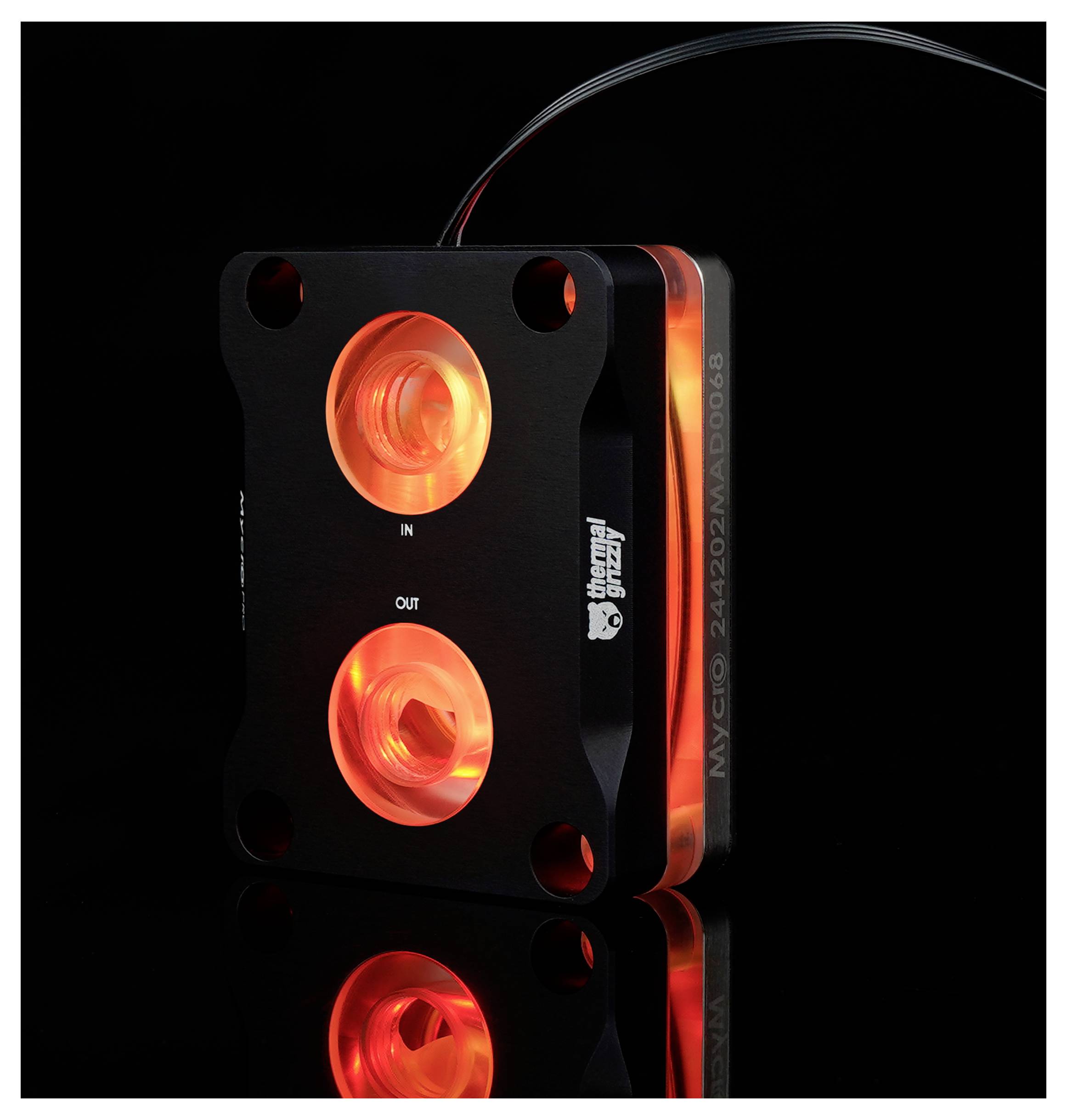 Schwarzes rechteckiges Objekt mit orangefarbenen Lichtern, beschriftet mit 