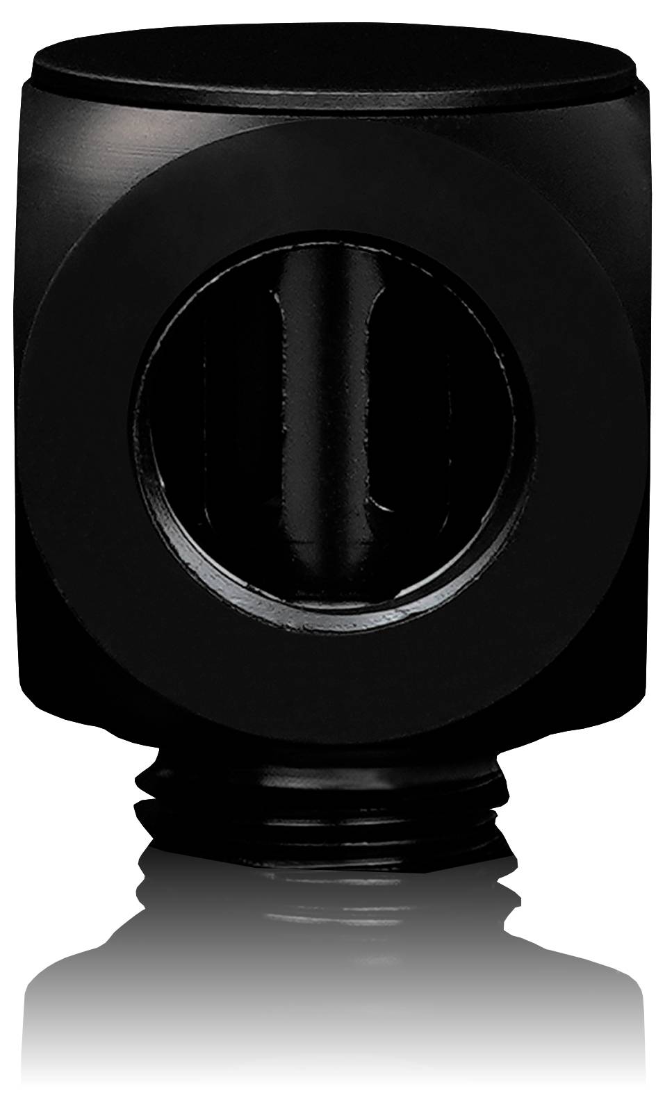 Ein schwarzer zylindrischer Kameraobjektivadapter mit einer kreisrunden Öffnung, der innere Glaselemente zeigt, platziert auf einer reflektierenden Oberfläche.