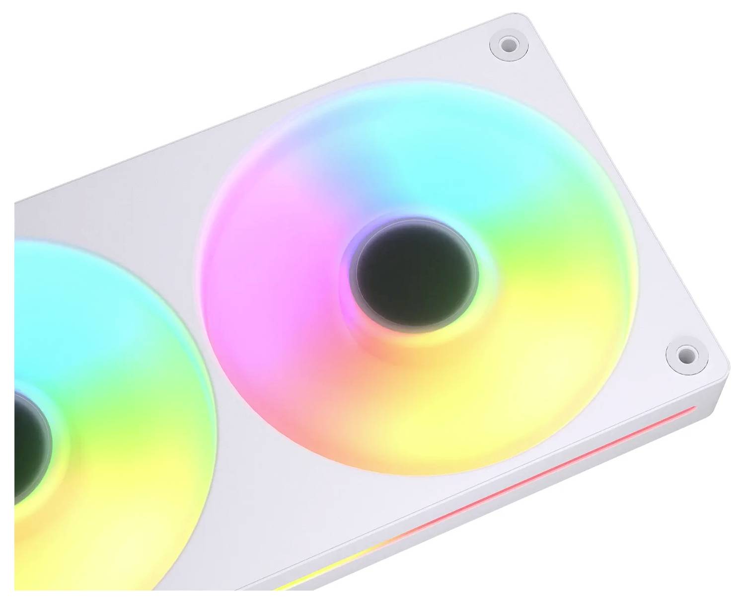 Ein weißer Computer-Kühlventilator, der regenbogenfarbene LED-Lichter ausstrahlt und seine dekorative sowie funktionale Rolle im PC-Setup hervorhebt.