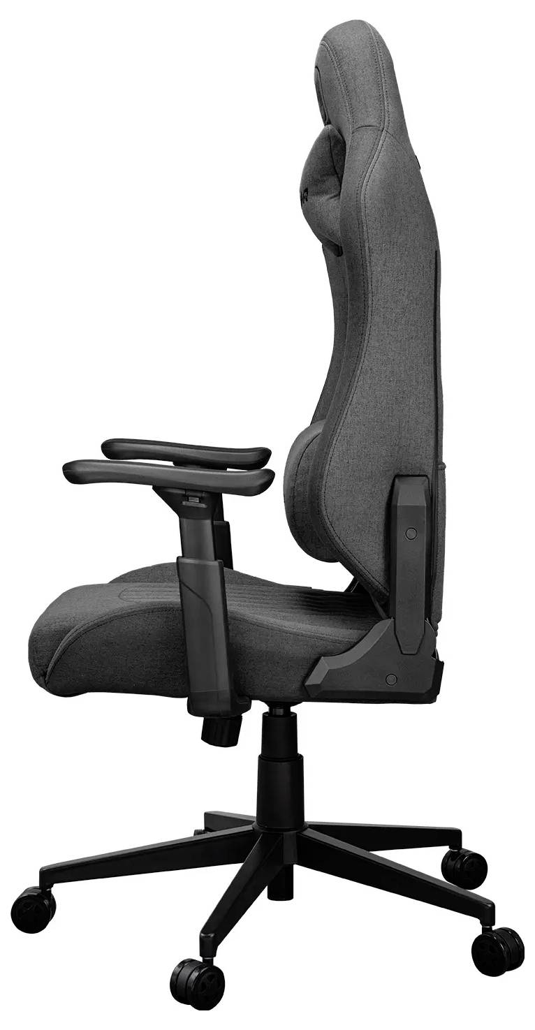 Seitenansicht eines grauen ergonomischen Bürostuhls mit verstellbaren Armlehnen, hoher Rückenlehne und fünf Laufrollen für Mobilität.