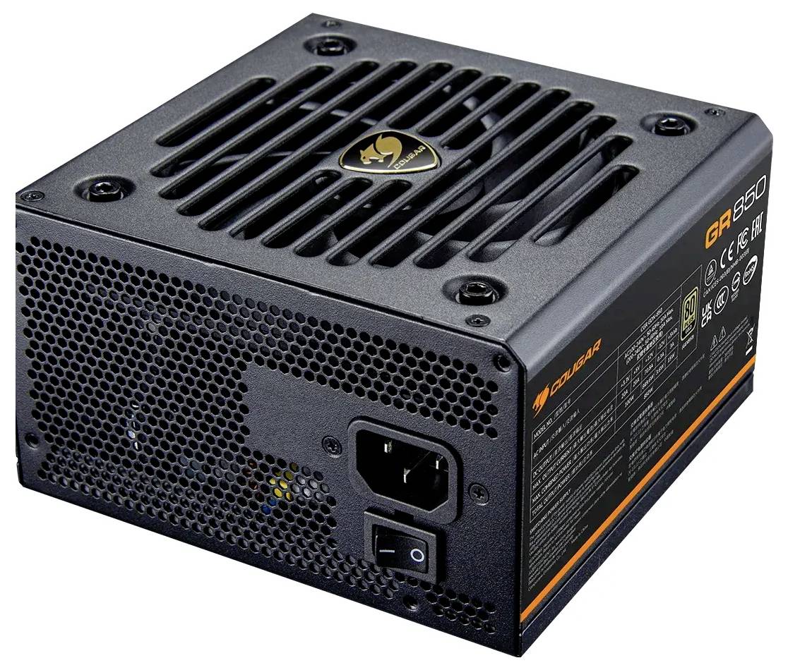 Eine schwarze Computer-Netzteileinheit mit belüfteter Oberseite und orangefarbenen Akzenten, mit Anschlüssen auf einer Seite und einem Schalter auf der Rückseite.