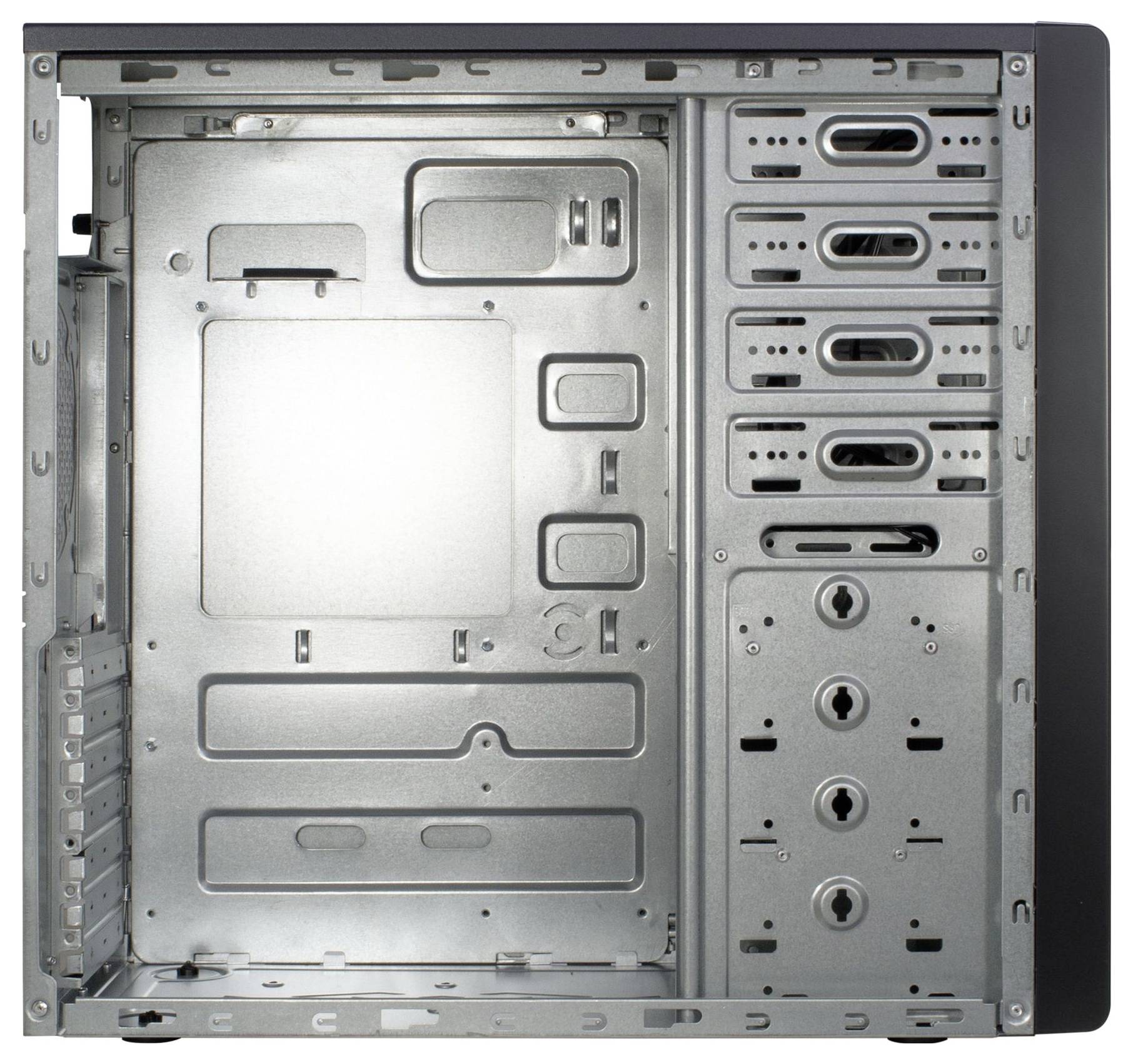 Geöffneter Computergehäuse mit Metallrahmen und internen Einbauschächten für Komponenten wie Laufwerke und Motherboard. Keine Komponenten installiert.