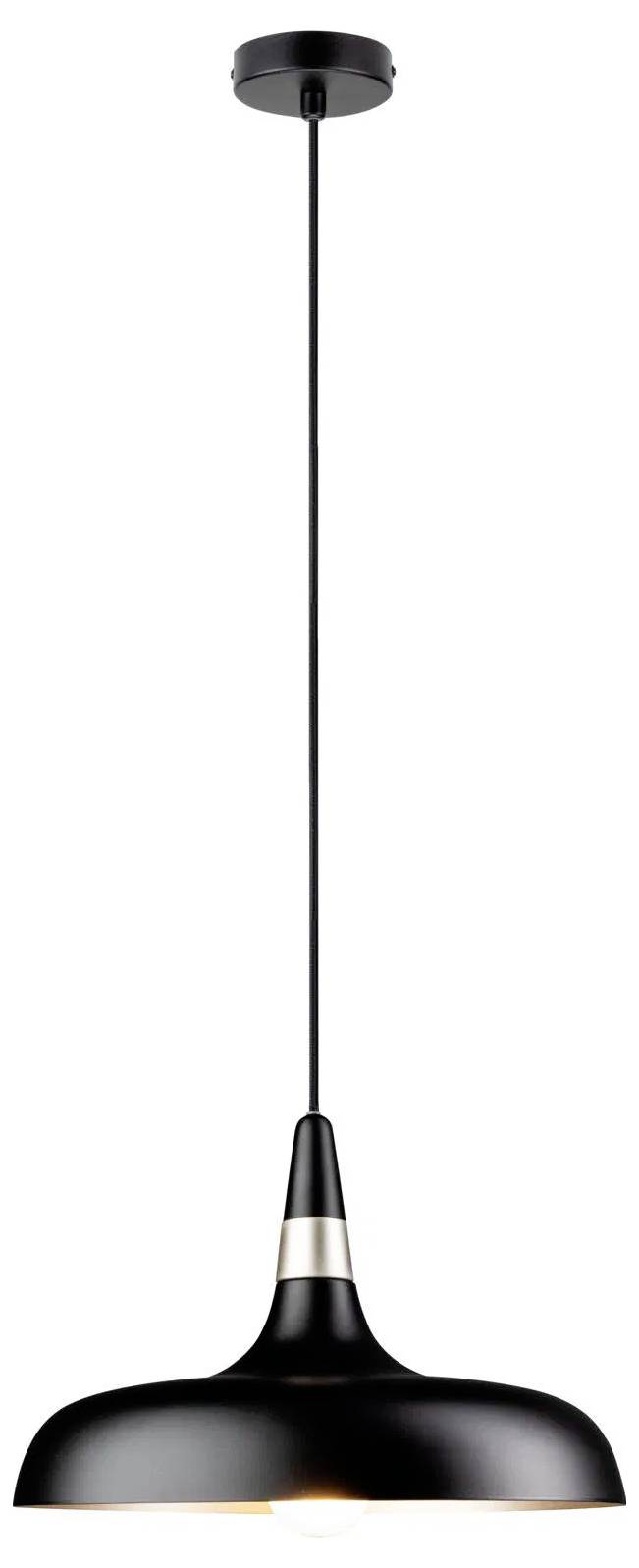 Eine schlichte, moderne schwarze Pendelleuchte mit einem sich verjüngenden Schirm hängt von der Decke, mit einem dezenten metallfarbenen Akzent nahe dem oberen Rand.