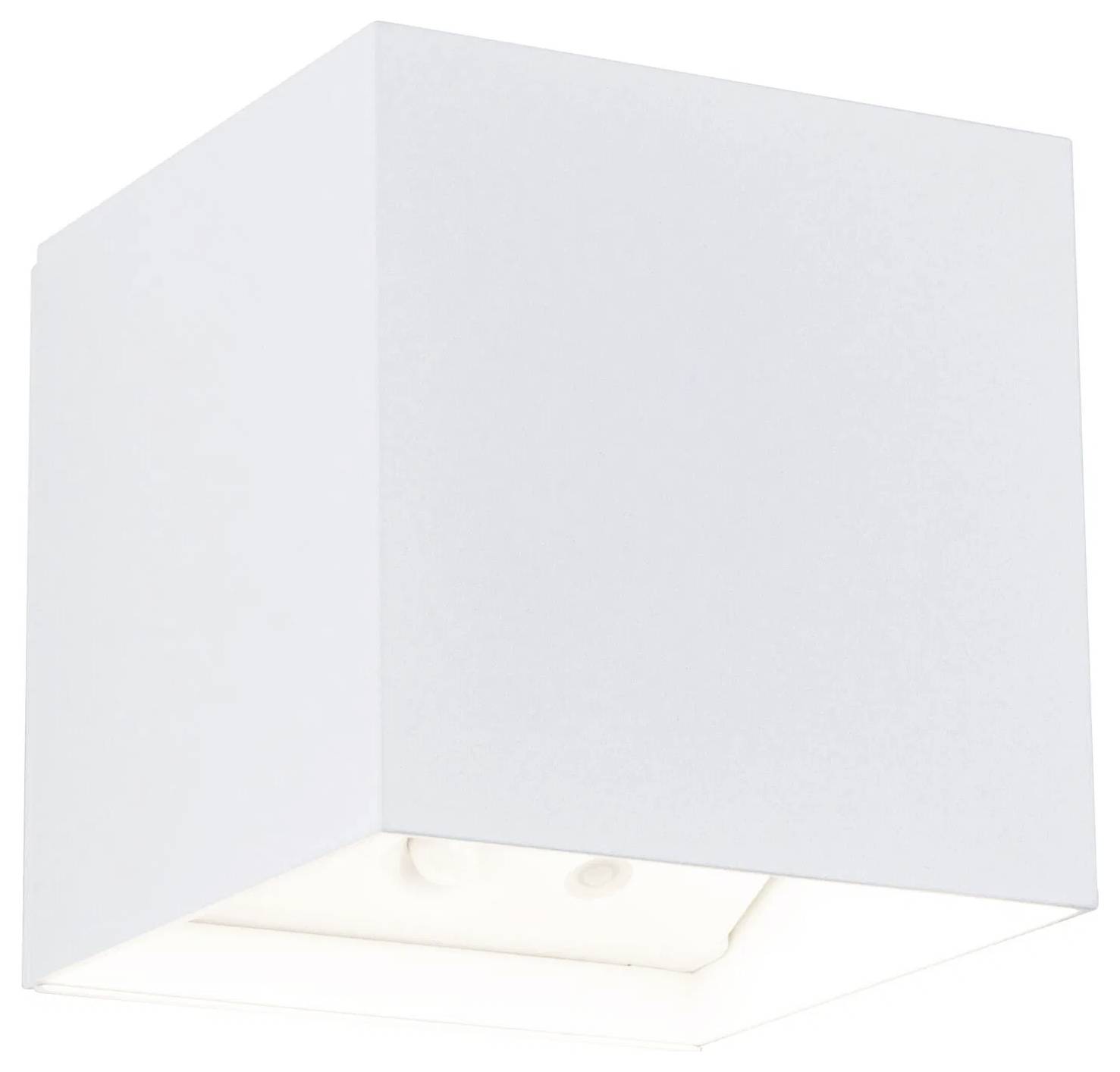 Eine weiße, würfelförmige Wandleuchte mit modernem, minimalistischem Design, die Licht von unten abstrahlt.