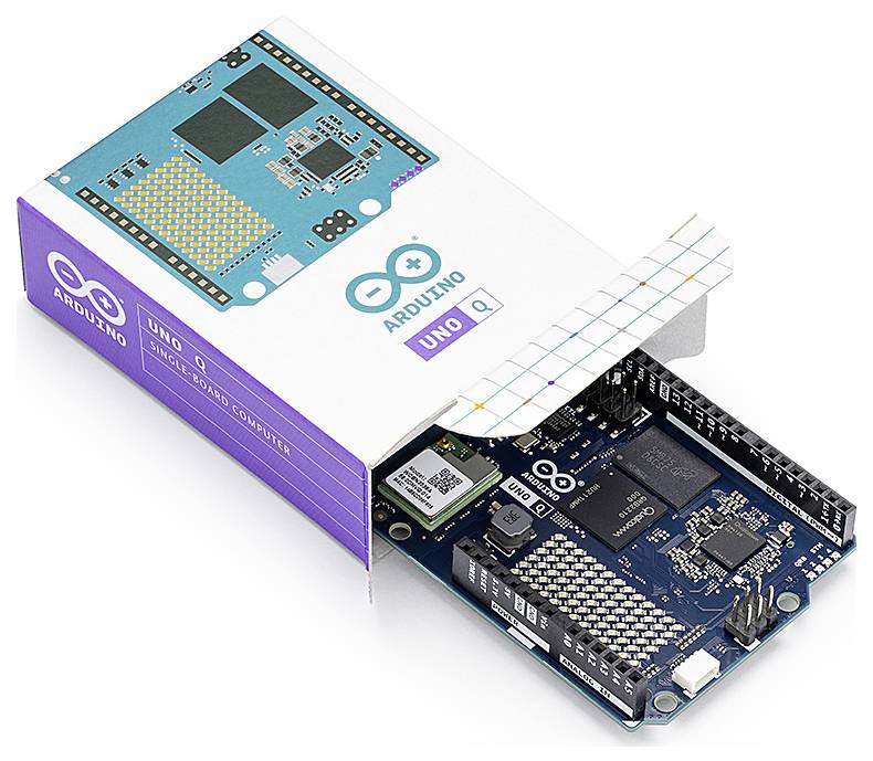Ein Arduino Uno Q Mikrocontroller, der teilweise aus seiner Schachtel herausragt und eine Leiterplatte mit verschiedenen Komponenten und Anschlüssen zeigt.