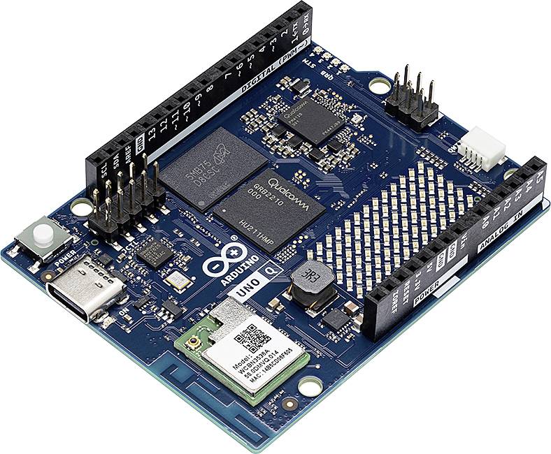 Eine blaue Leiterplatte mit verschiedenen elektronischen Komponenten, darunter ein Qualcomm-Chip, beschriftet mit 'Arduino UNO'.