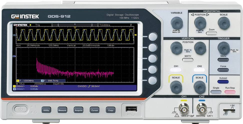 Oszilloskop, das eine Wellenform mit einem Frequenzsignal auf dem Bildschirm anzeigt, umgeben von Stellknöpfen und Tasten zur Einstellung.