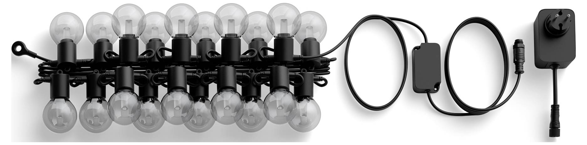 Reihe von Globus-Glühbirnen zusammengebunden, mit angeschlossenem schwarzem Netzteil und Schalter. Geeignet für Außen- oder dekorative Verwendung.