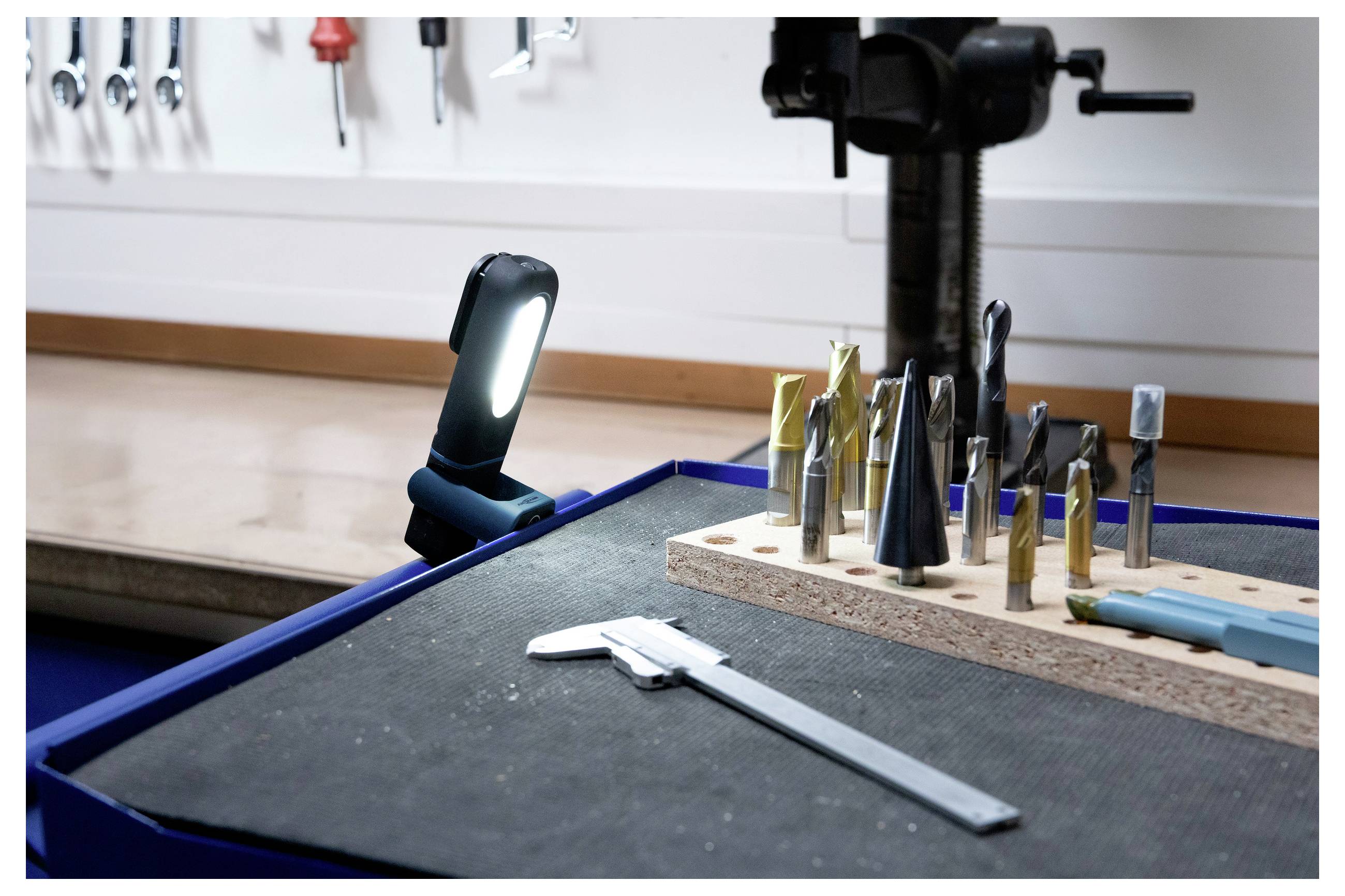 Ansmann 1600-0706 Wiederaufladbare Arbeitsleuchte WL350R COB LED Arbeitsleuchte akkubetrieben 350lm