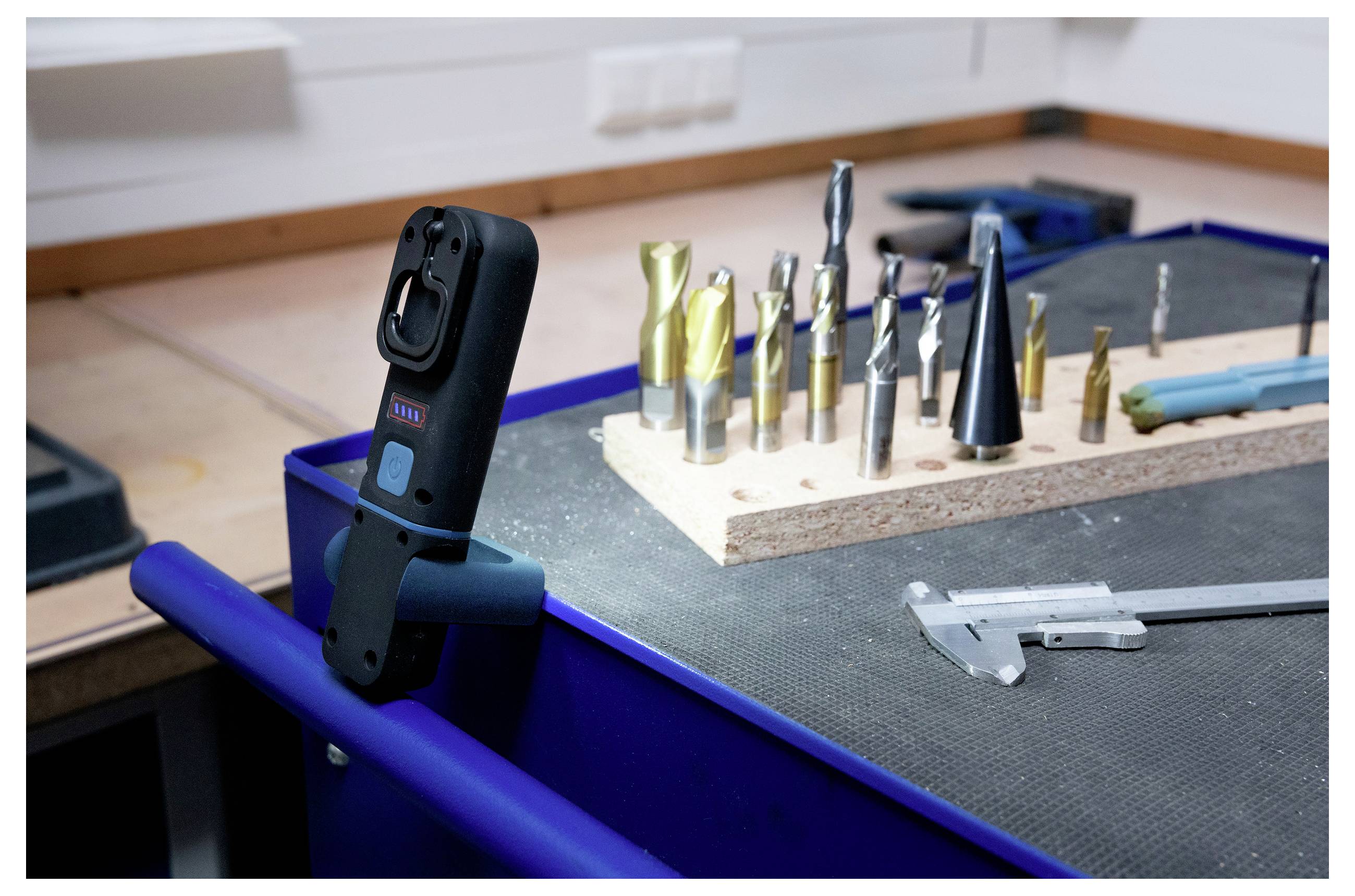 Ansmann 1600-0706 Wiederaufladbare Arbeitsleuchte WL350R COB LED Arbeitsleuchte akkubetrieben 350 l