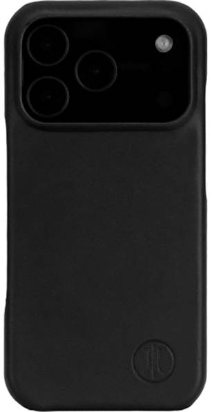 Eine schwarze Smartphone-Hülle mit einer großen Aussparung für drei Kameraobjektive in der oberen linken Ecke und einem geprägten Logo in der unteren rechten Ecke.