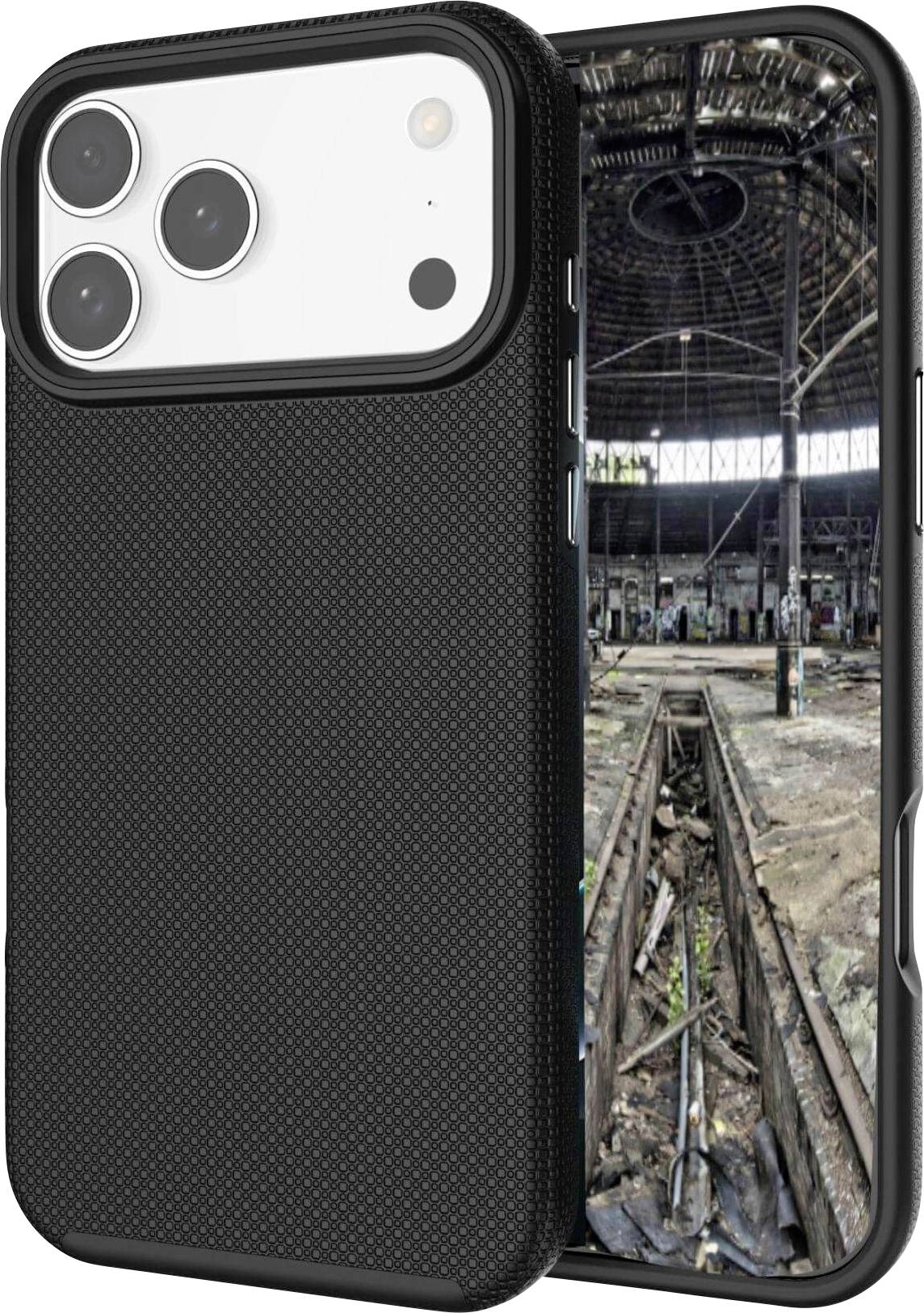 Ein Smartphone mit einer schwarzen Texture-Hülle wird von hinten und vorne gezeigt. Der Bildschirm zeigt ein Bild einer verlassenen Industriehalle.