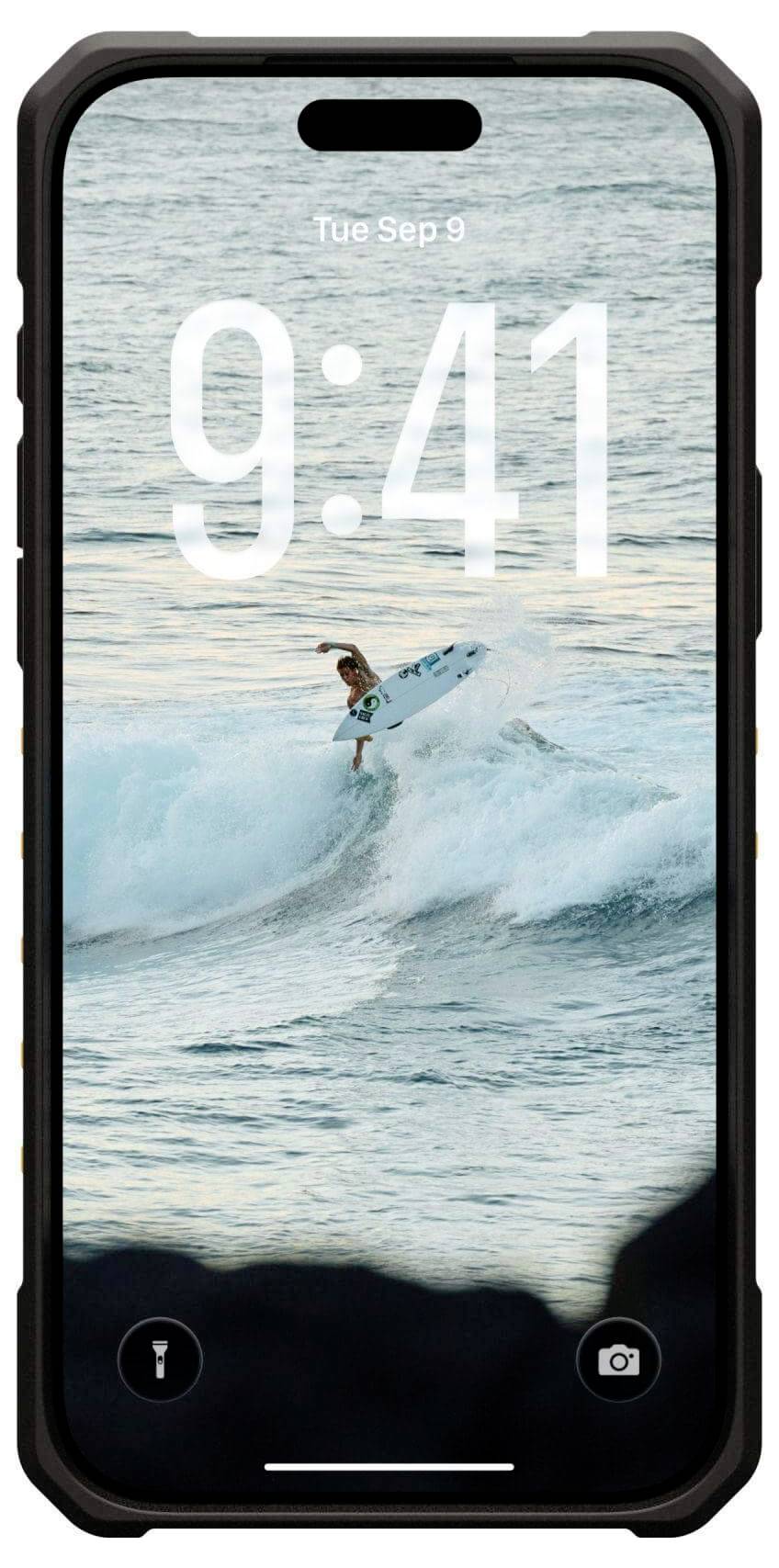 Ein Smartphone-Sperrbildschirm, der eine große Welle mit einer Person beim Surfen zeigt. Die Uhrzeit '9:41' und das Datum 'Di Sep 9' werden oben angezeigt.