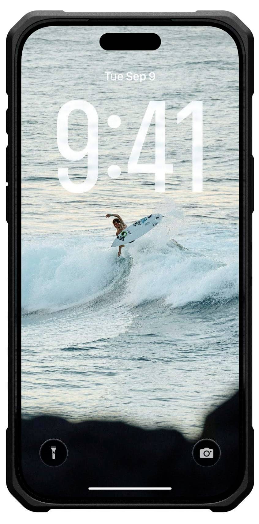 Ein Smartphone-Bildschirm zeigt einen Sperrbildschirm mit der Uhrzeit '9:41' und einem Surfer, der eine Welle im Ozean reitet.