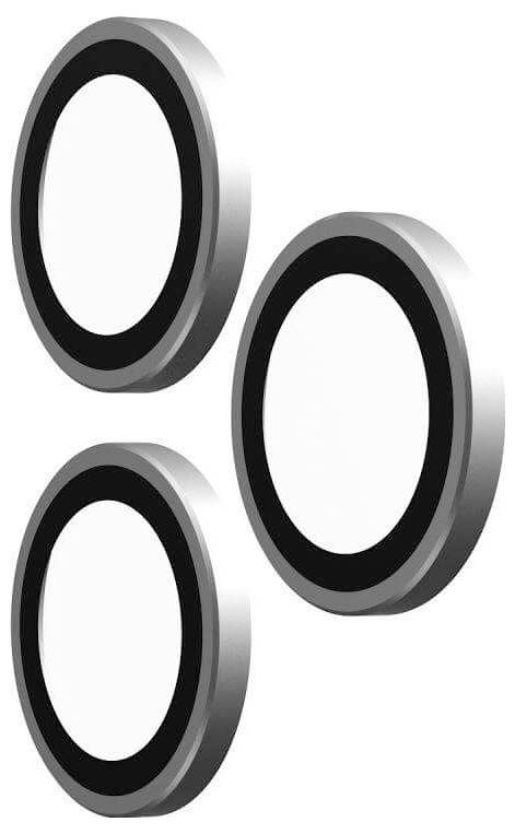 Drei metallische Ringe, jeder mit einem weißen Zentrum, in einer dreieckigen Formation auf einem schlichten Hintergrund angeordnet.