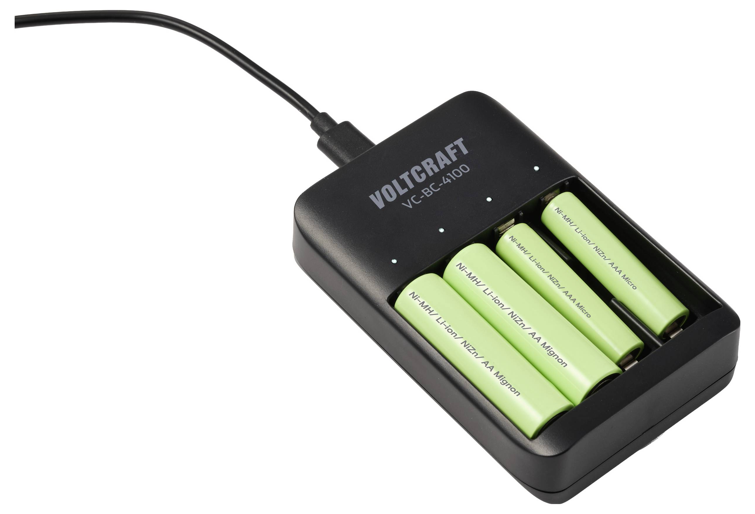 Ladegerät mit drei grünen wiederaufladbaren Batterien, das den Ladestatus anzeigt.