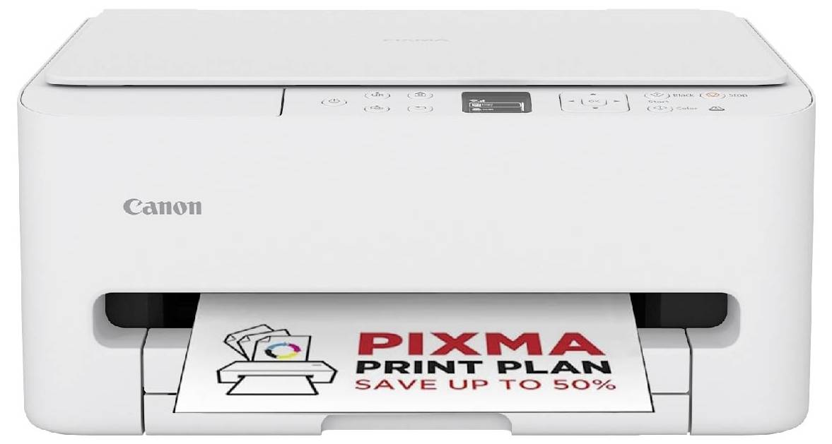 Ein weißer Canon-Drucker druckt ein Dokument mit der Aufschrift 'PIXMA PRINT PLAN SAVE UP TO 50%', zeigt eine Sparaktion.