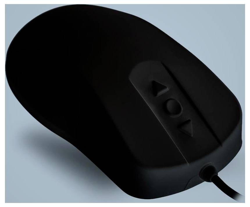 Eine schwarze kabelgebundene Computer-Maus mit dreieckigen Tasten oben vor einem hellblauen Hintergrund.