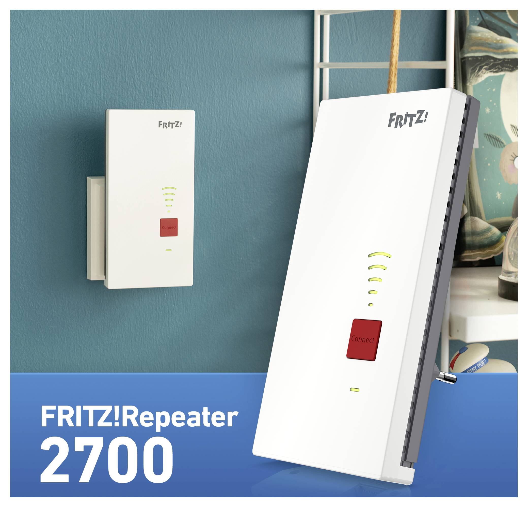 Ein 'FRITZ!Repeater 2700' erweitert die WLAN-Abdeckung; gezeigt wie er in eine Wandsteckdose eingesteckt ist. Verfügt über einen Verbindungsknopf und einen Signalindikator.