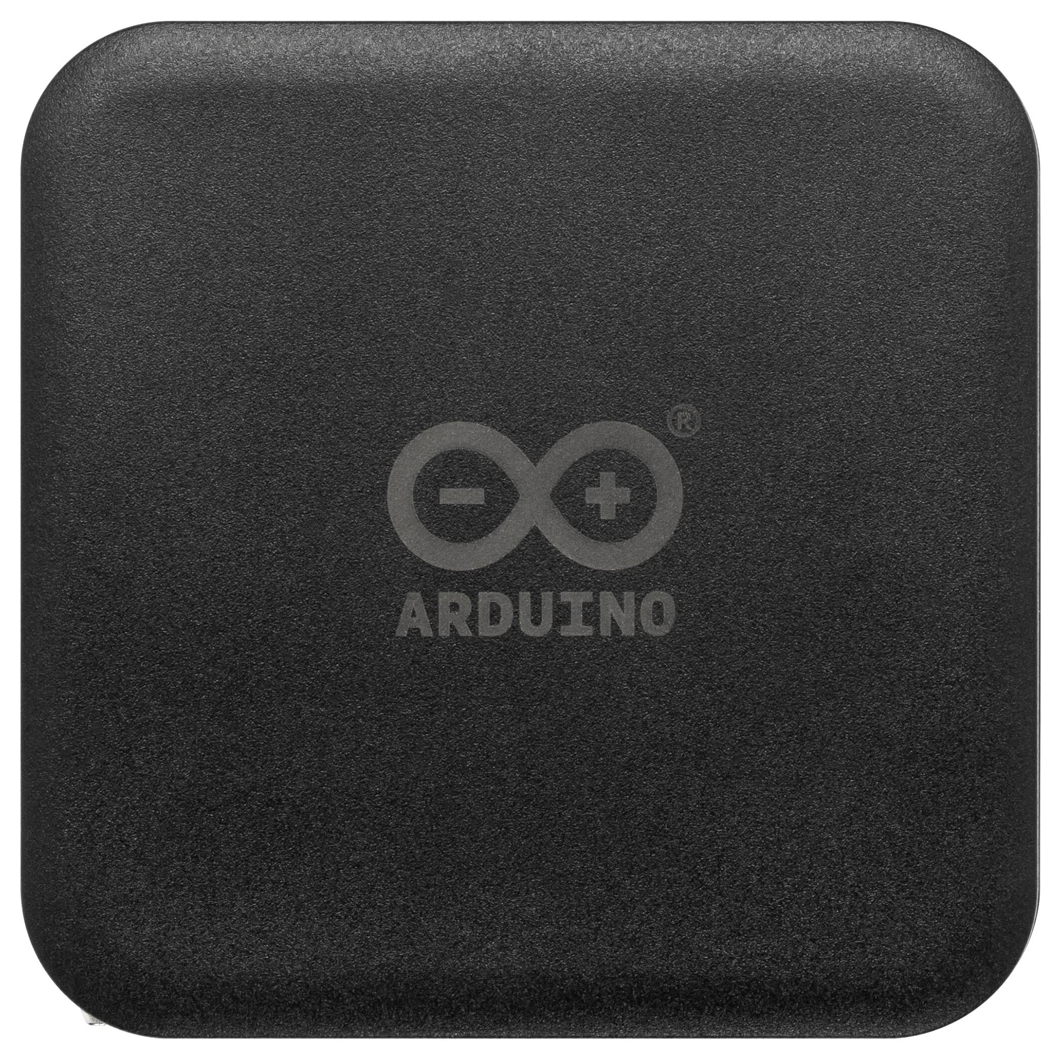 Ein schwarzes, quadratisches elektronisches Gerät mit dem Arduino-Logo beschriftet, das ein kreisförmiges Symbol mit einem Minus- und Pluszeichen aufweist.