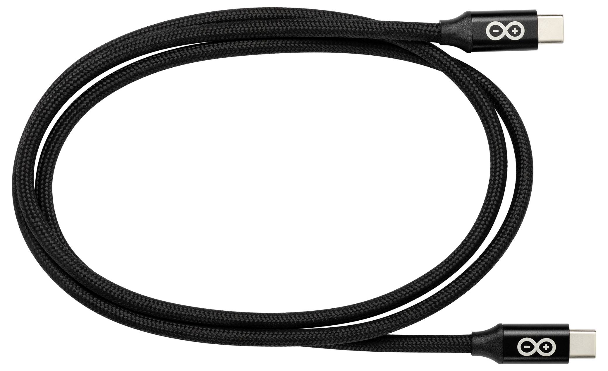 Ein schwarzes, geflochtenes USB-C-zu-USB-C-Kabel mit sichtbaren Steckern an beiden Enden, das auf jedem Stecker ein Logo aufweist.