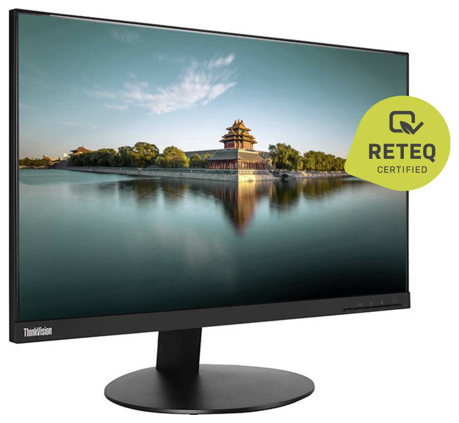 Ein Computerbildschirm, der einen ruhigen See mit einem traditionellen Gebäude unter einem teilweise bewölkten Himmel zeigt. Ein 'RETEQ Zertifiziert' Abzeichen ist auf dem Bildschirm zu sehen.