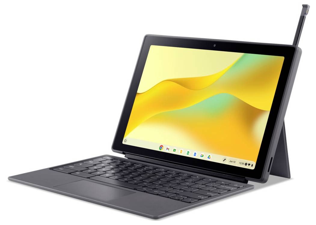 Ein Tablet mit abnehmbarer Tastatur und Stylus-Stift, der einen farbenfrohen Bildschirm zeigt, ist auf einem Ständer für die Nutzung bereitgestellt.