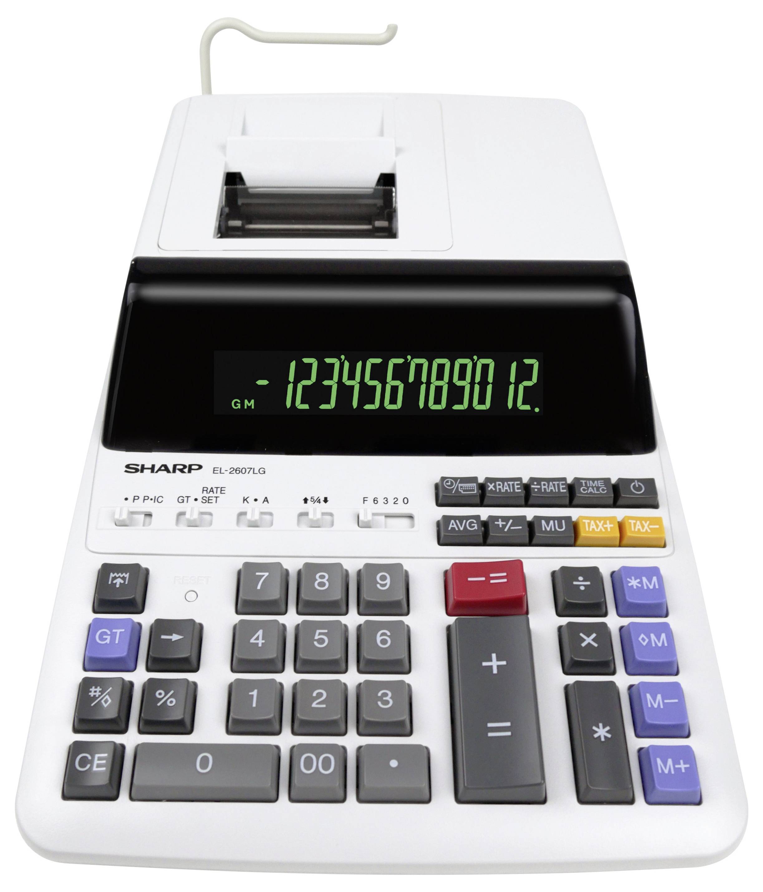 Ein weißer Taschenrechner mit einem digitalen Display, auf dem Zahlen angezeigt werden. Er verfügt über eine Papierrolle und mehrere Tasten für verschiedene Funktionen, einschließlich Steuer und Gesamtsumme.