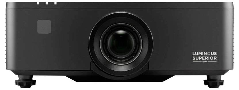 Schwarzer Projektor mit Aufschrift 'Luminous Superior Series', zentrierter Linse und vier verstellbaren Füßen, entwickelt für hochwertige Präsentationen.