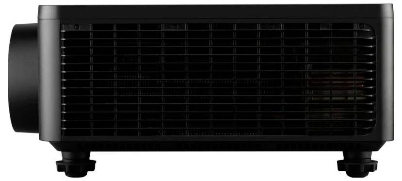 Ein schwarzer moderner Projektor mit belüfteter Front, zwei verstellbaren Füßen, konzipiert für die Montage oder Platzierung auf ebenen Oberflächen.