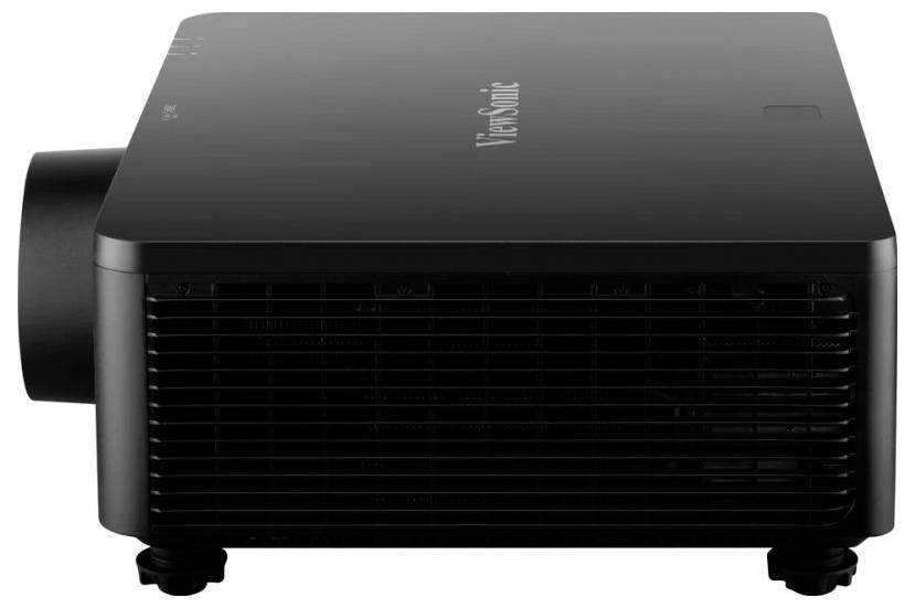 Ein schwarzer rechteckiger Projektor mit seitlicher Linse, der durch ein schlankes Design und verstellbare Füße gekennzeichnet ist und für Präsentationen und Medienausstellungen konzipiert wurde.