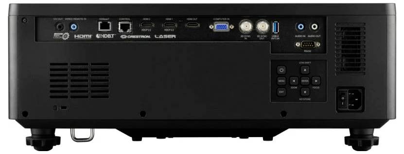 Das Bild zeigt die Rückseite eines Projektors mit verschiedenen Anschlüssen wie HDMI, Ethernet und USB für Konnektivitätsoptionen.