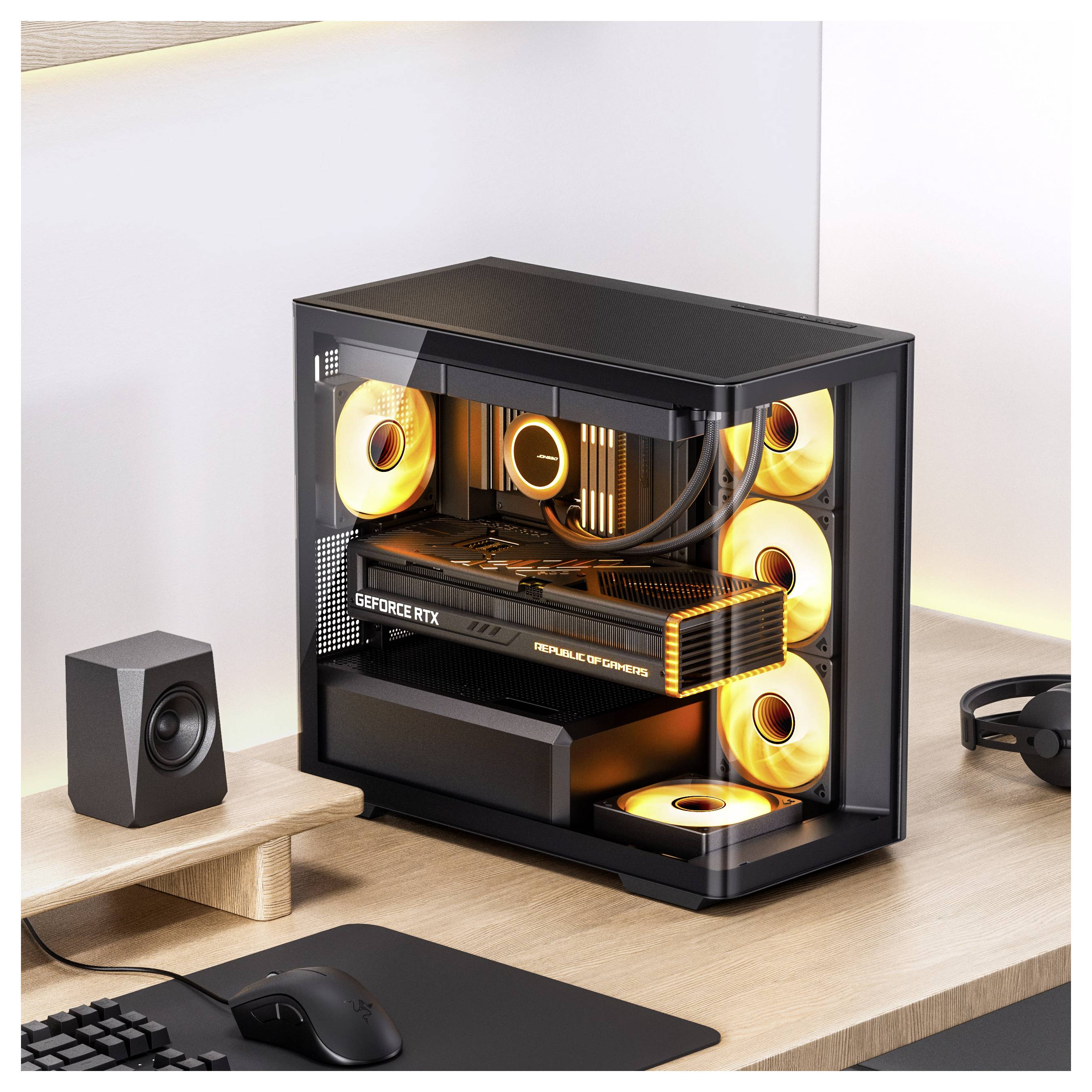 Ein moderner Gaming-PC mit transparenter Gehäuse wird von orangefarbenen LED-Lichtern beleuchtet. Er verfügt über eine 'GeForce RTX' Grafikkarte.