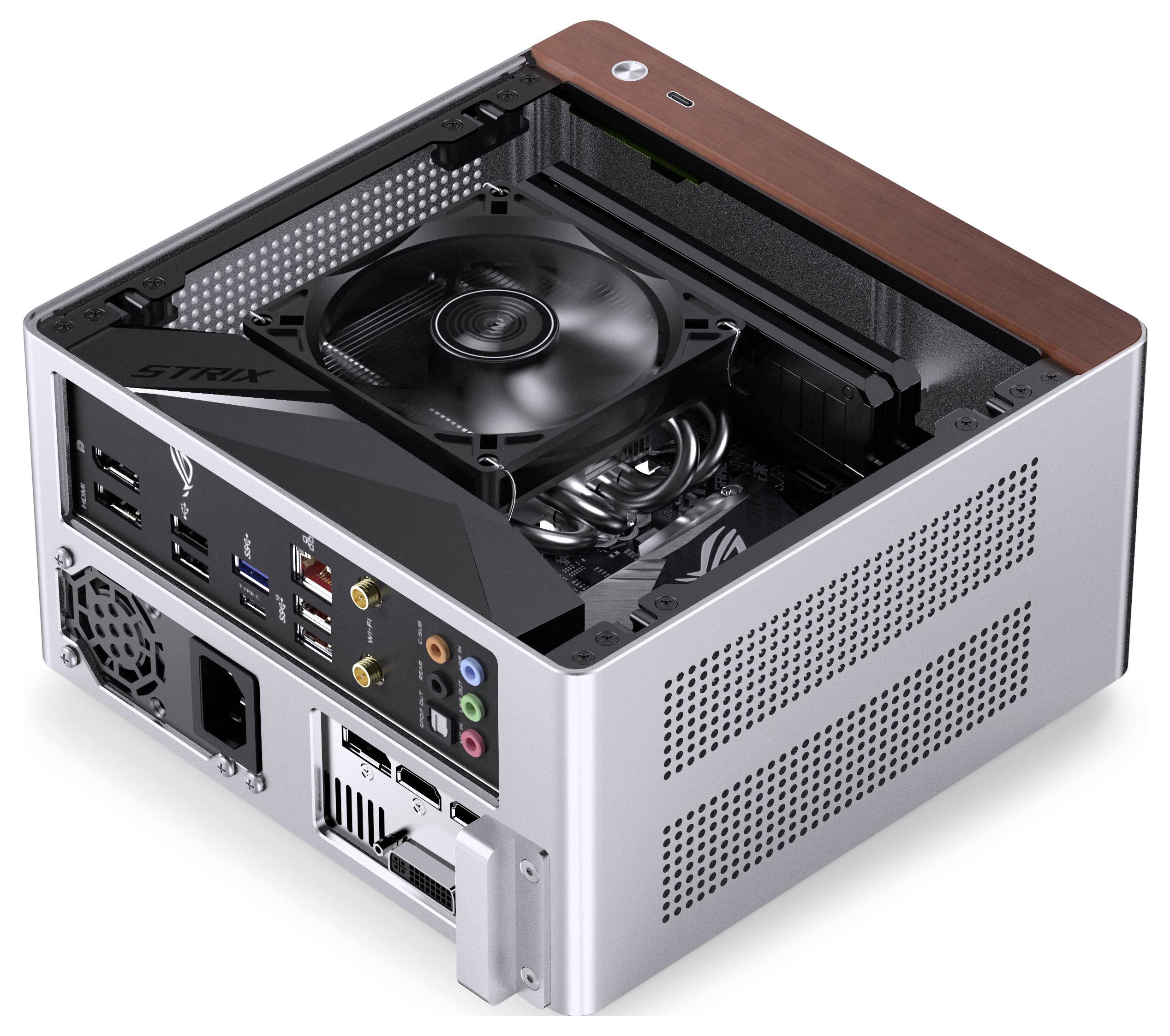 Ein kleiner Desktop-Computer mit abgenommenem Deckel, der die internen Komponenten wie das Mainboard, den Lüfter und die Anschlüsse auf dem Heckpanel zeigt.