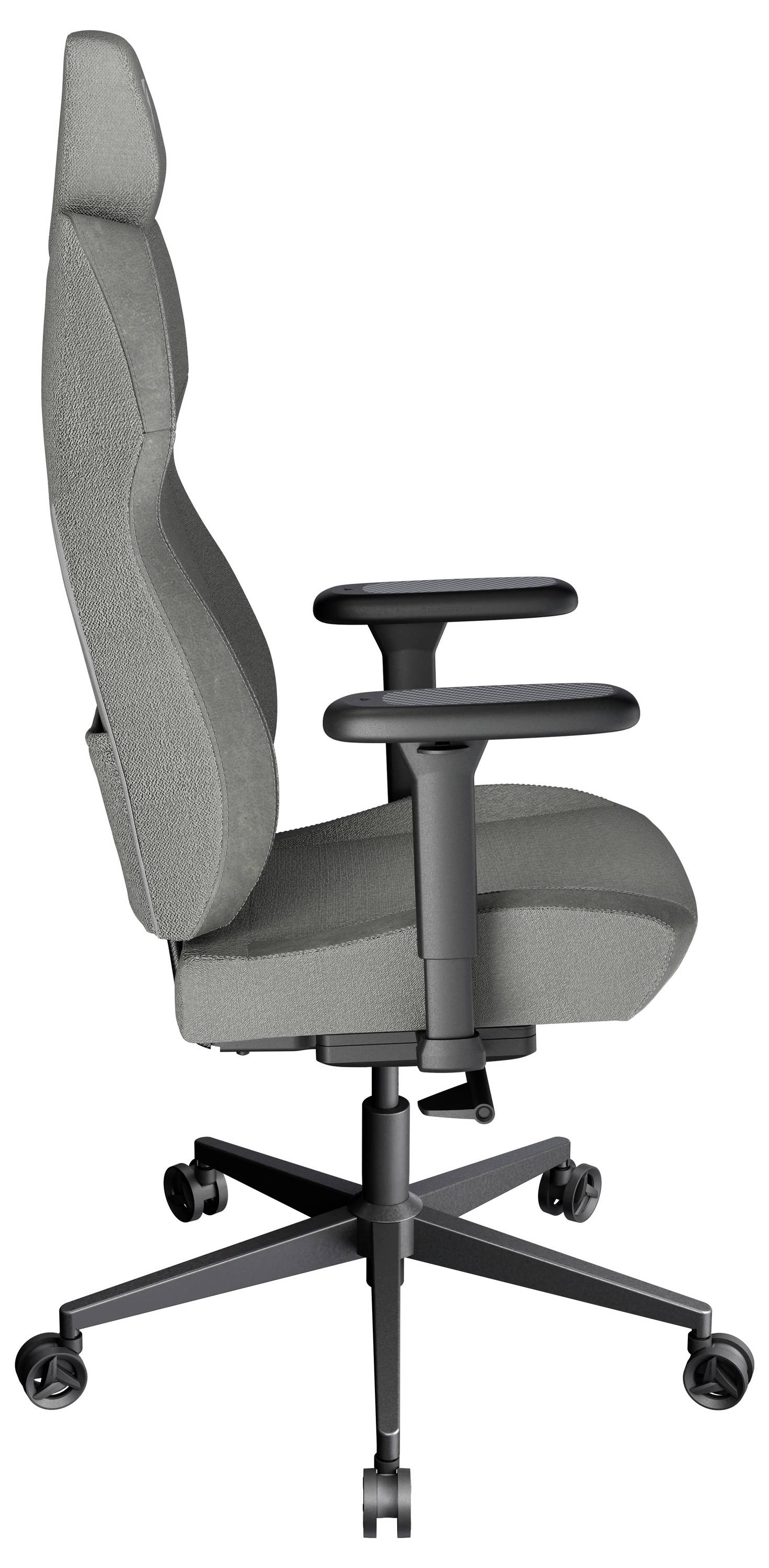 Ein grauer ergonomischer Bürostuhl mit verstellbaren Armlehnen und einer hohen Rückenlehne auf einer Rollen-Basis, von der Seite betrachtet.