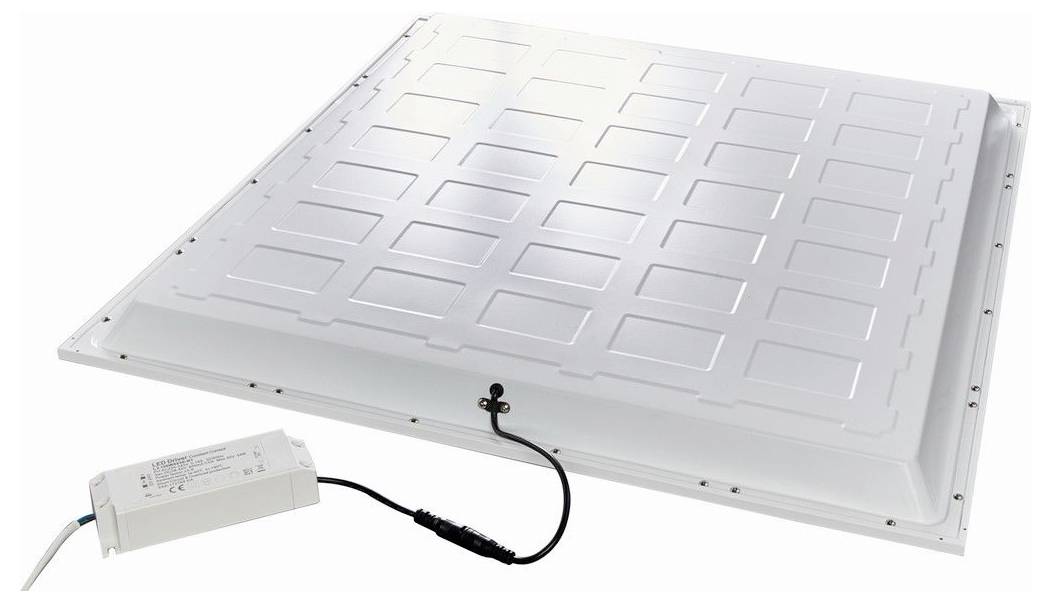 Eine rechteckige LED-Deckenleuchte mit angeschlossenem Netzteil, für die Deckenmontage konzipiert und auf einer hellen, reflektierenden Oberfläche präsentiert.