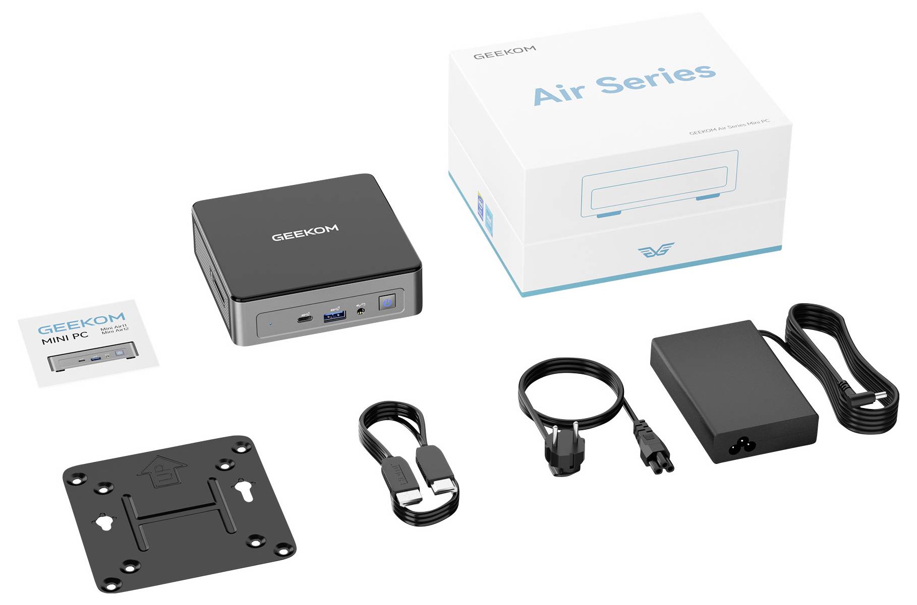 Produktset für einen GEEKOM Mini PC, zeigt den kompakten Computer, 'Air Series' Box, Netzteil, Befestigungsplatte, Kabel und Riemen-Zubehör.