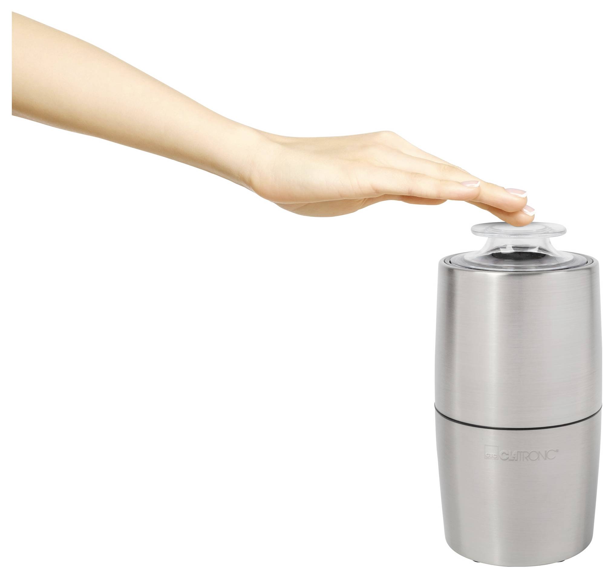 Eine Hand drückt auf einen eleganten, edelstahlfarbenen elektrischen Kaffeemühle mit Touchbedienung zum Mahlen von Kaffeebohnen.