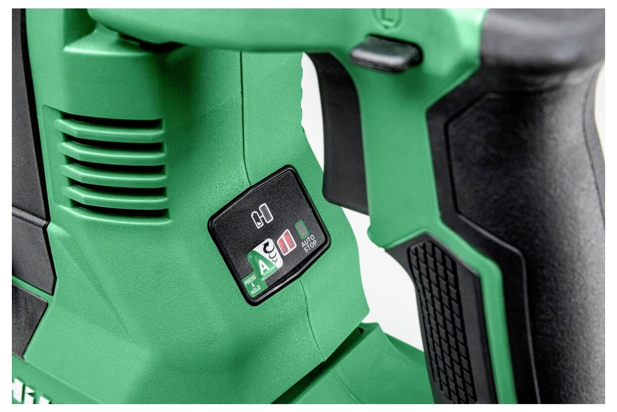 Eine Nahaufnahme eines grünen Werkzeuggriffs mit einem schwarzen Griff. Das Werkzeug verfügt über ein Bedienfeld mit Symbolen und einer Taste für Aktivierungseinstellungen.
