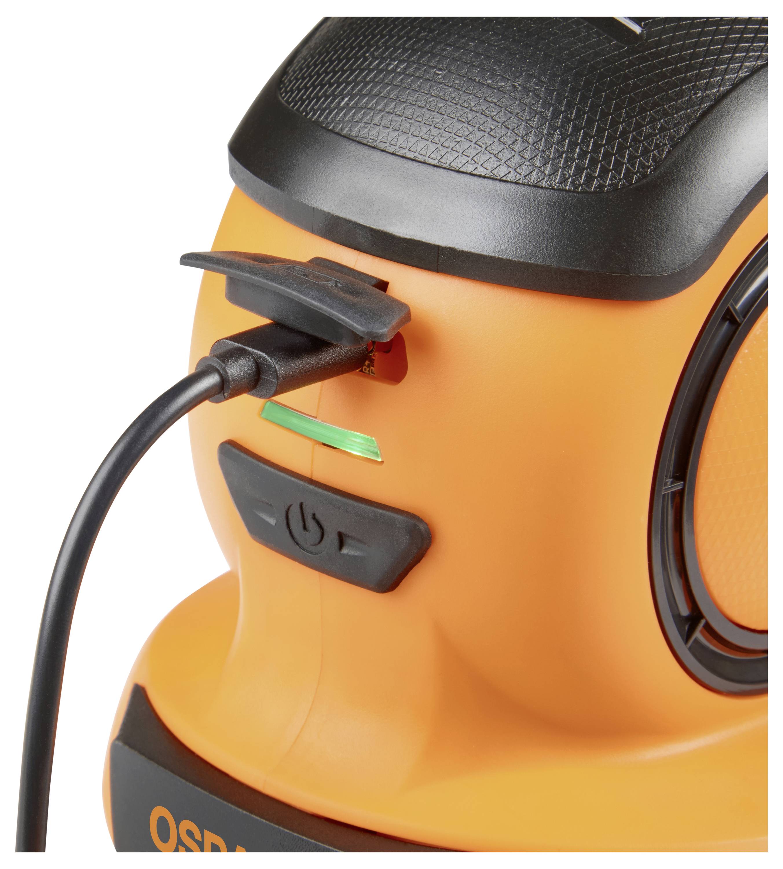 „Nahaufnahme eines orangefarbenen Geräts mit einem schwarzen Powerknopf und einem Ladekabel, das in einen Anschluss eingesteckt ist und darauf hindeutet, dass es gerade geladen wird.