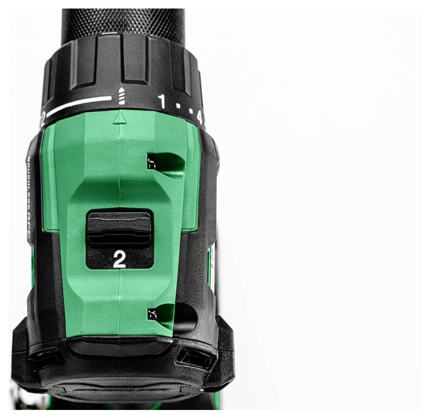 Eine grüne und schwarze Bohrmaschine, die ihr Einstellungsrad auf '2' zeigt, was eine Drehmomenteinstellung am Werkzeug anzeigt.