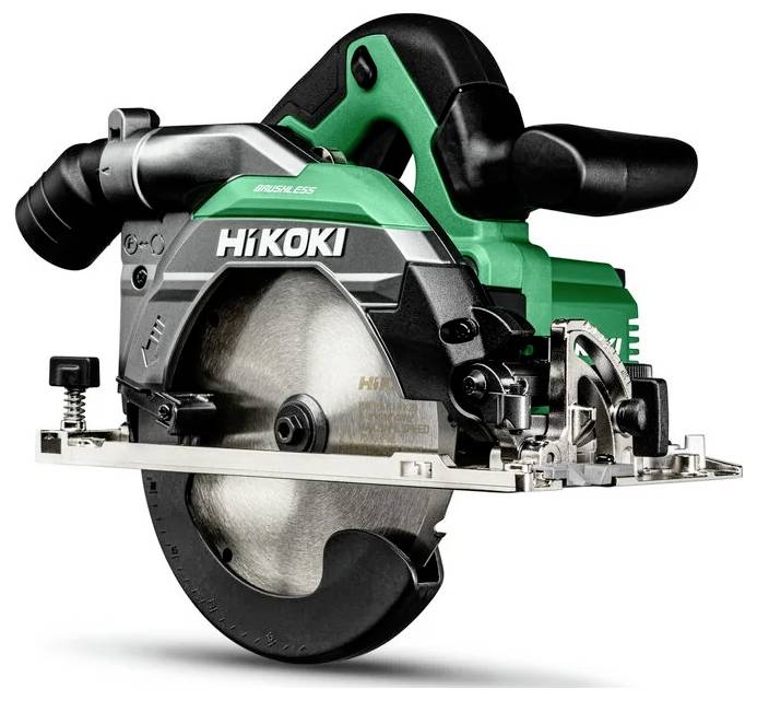 Eine grüne und schwarze Kreissäge mit einer Metallklinge, der Marke 'Hikoki', entwickelt zum Schneiden verschiedener Materialien in Bau und Tischlerei.