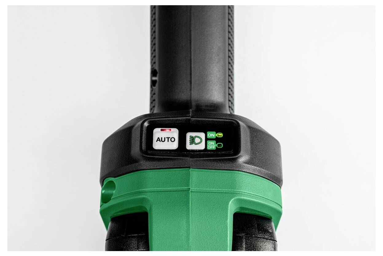 Eine Nahaufnahme eines Werkzeugschalters mit einer 'AUTO'-Taste und Einstellungsanzeige, die Optionen für 'EIN', 'AUS' und 'ECO'-Modi zeigt.
