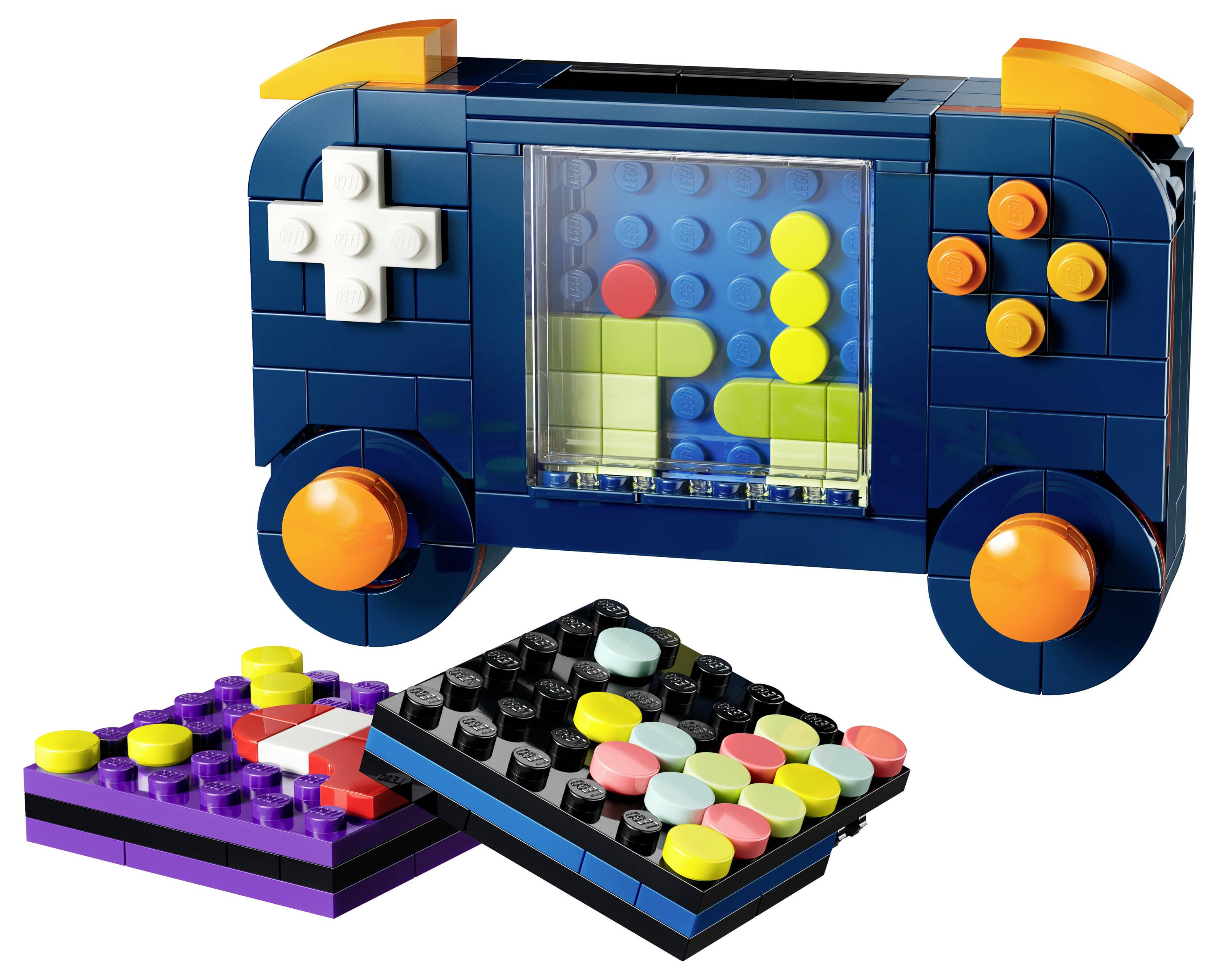 Ein Spielzeug-Gamecontroller aus bunten, ineinandergreifenden Bausteinen, ausgestattet mit Knöpfen und einem integrierten Bildschirm mit pixeligen Blockdesigns.