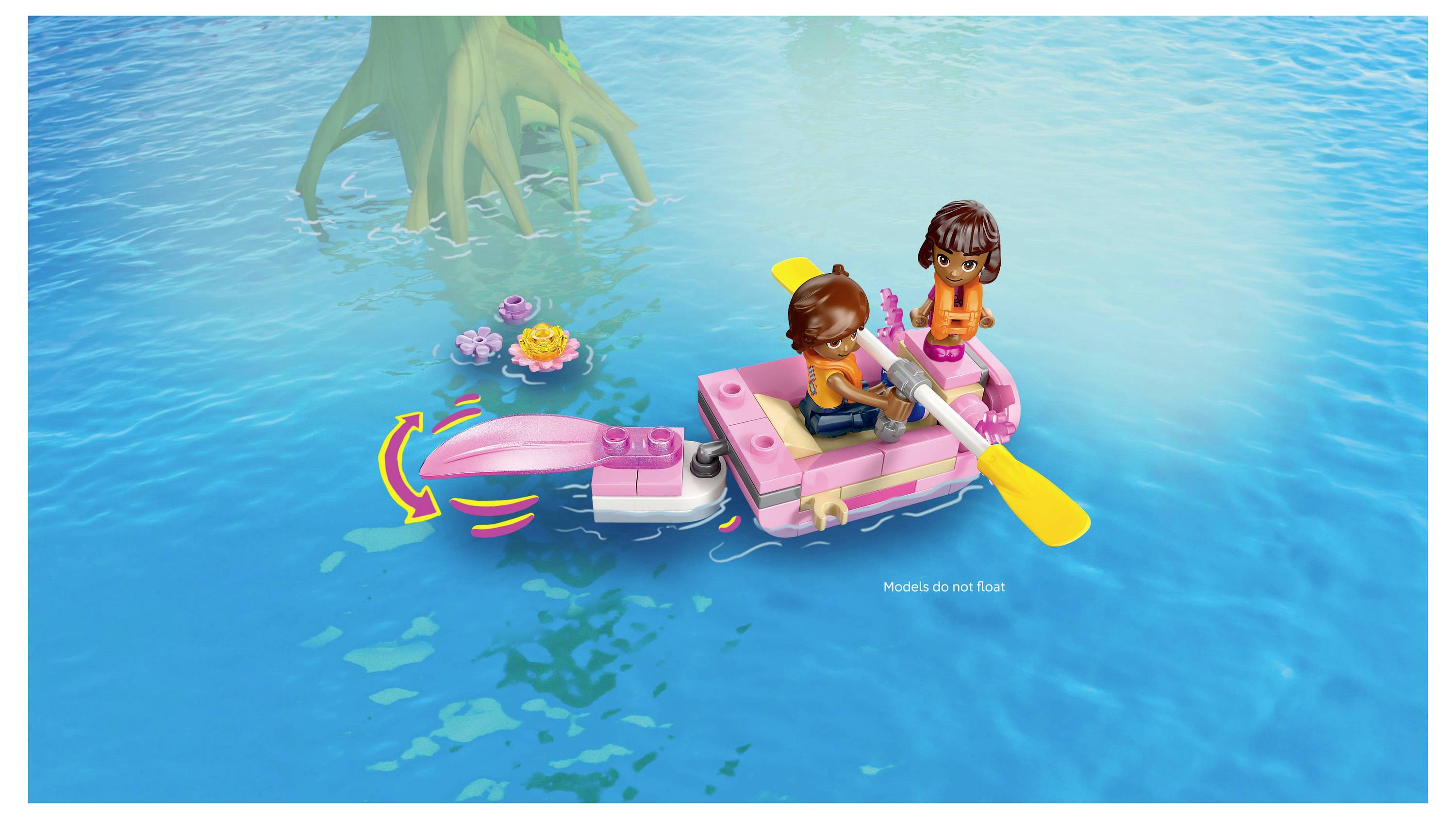 Zwei LEGO-Figuren befinden sich in einem rosa Ruderboot auf blauem Wasser, mit Blumen in der Nähe. Eine Figur rudert, während die andere sitzt und die Fahrt genießt.