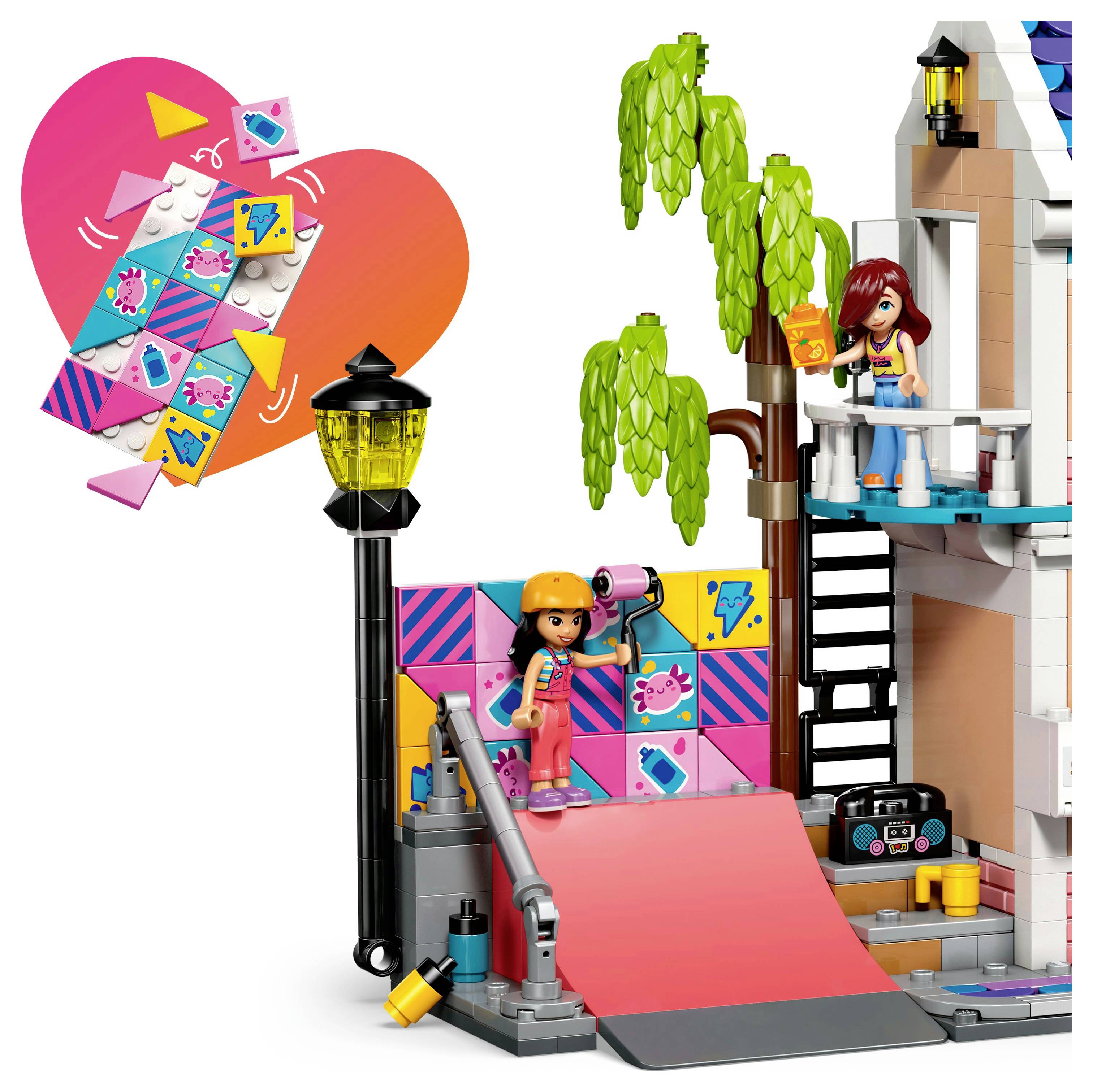 Zwei Spielfiguren, eine fährt Skateboard auf einer farbenfrohen Rampe und eine andere steht auf einem Balkon mit Bäumen. Beinhaltet eine Straßenlaterne und eine Herz-Grafik.