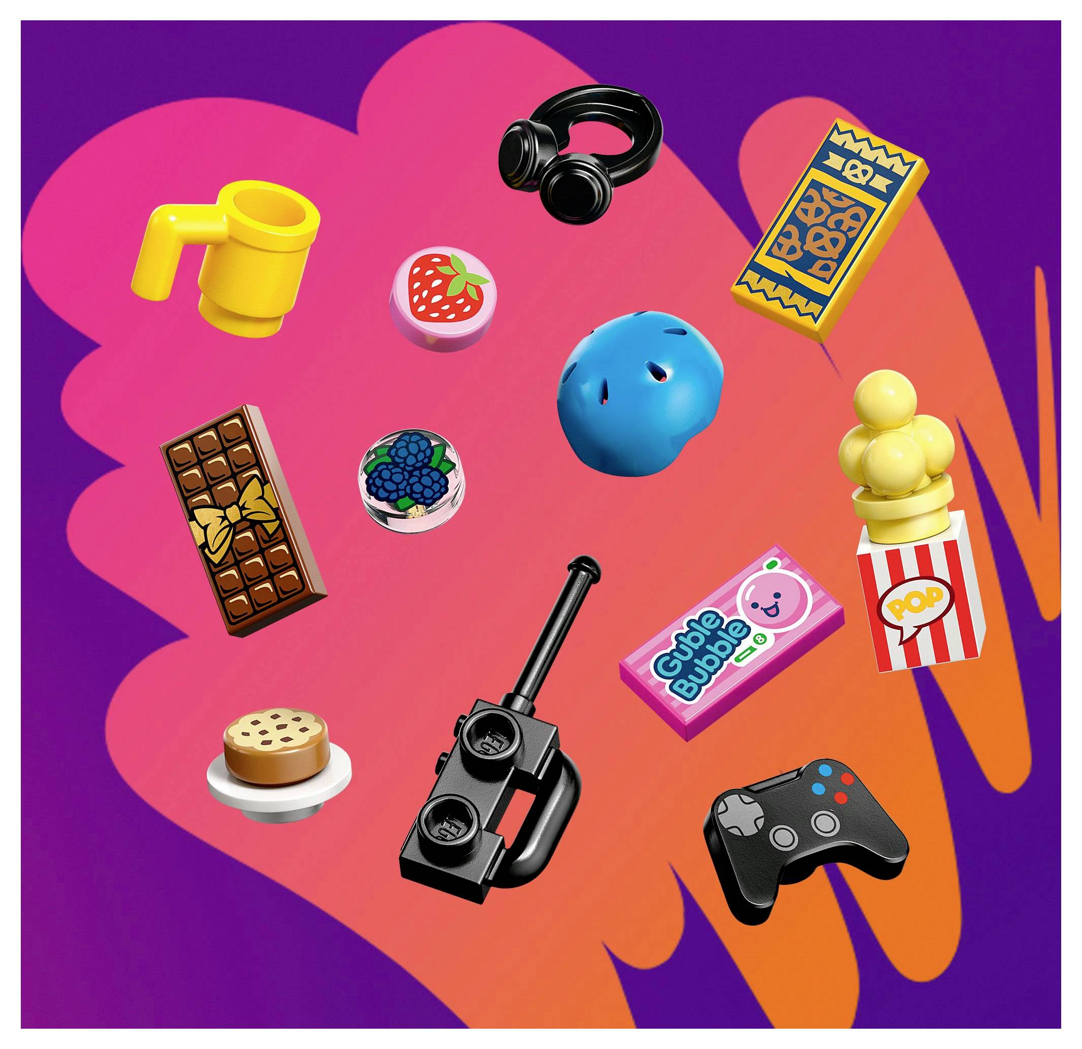 Eine Vielzahl von bunten, kleinen Spielzeuggegenständen auf einem lila und rosa Hintergrund, darunter eine Schokoladentafel, ein Spielcontroller und Popcorn.