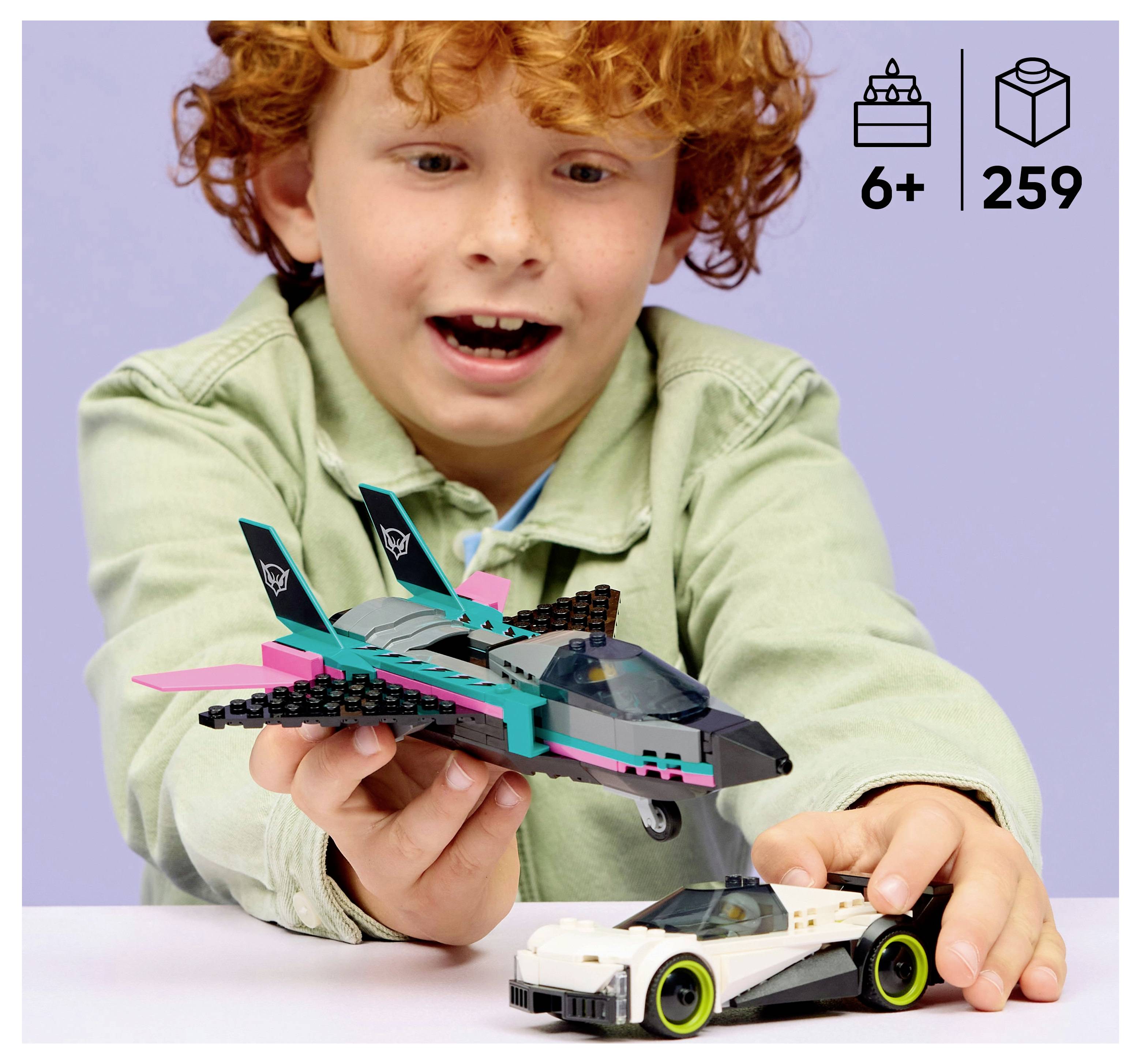 Ein Kind spielt begeistert mit einem bunten Spielzeugflugzeug und einem Spielzeugauto. Text im Bild: '6+' und '259', was das Alter und die Anzahl der Teile angibt.