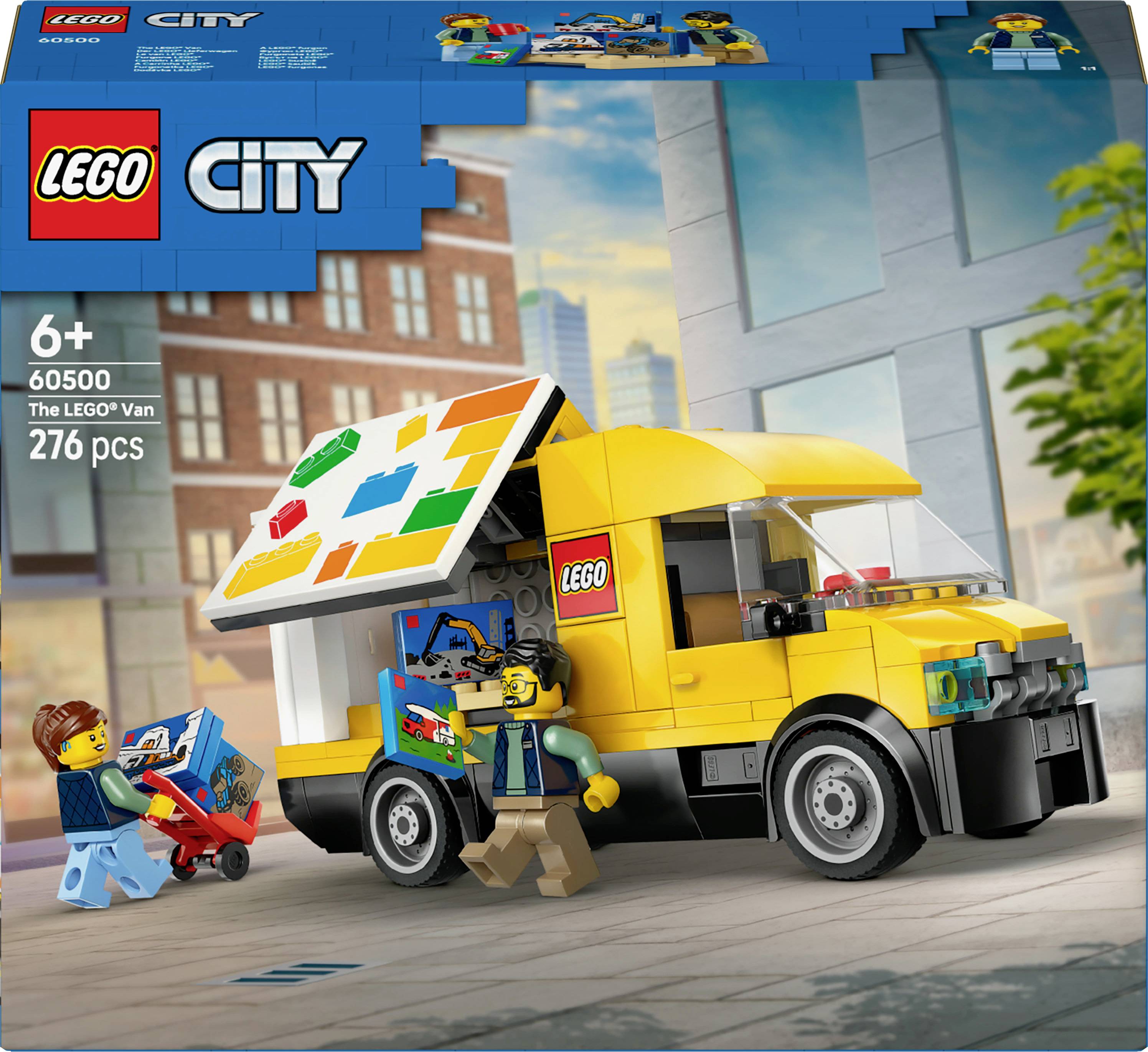 Eine LEGO-Set-Box mit einem gelben Lieferwagen, bei dem ein Mann Waren lädt, einem lächelnden Kind mit einem Bollerwagen und einer Stadtkulisse im Hintergrund.
