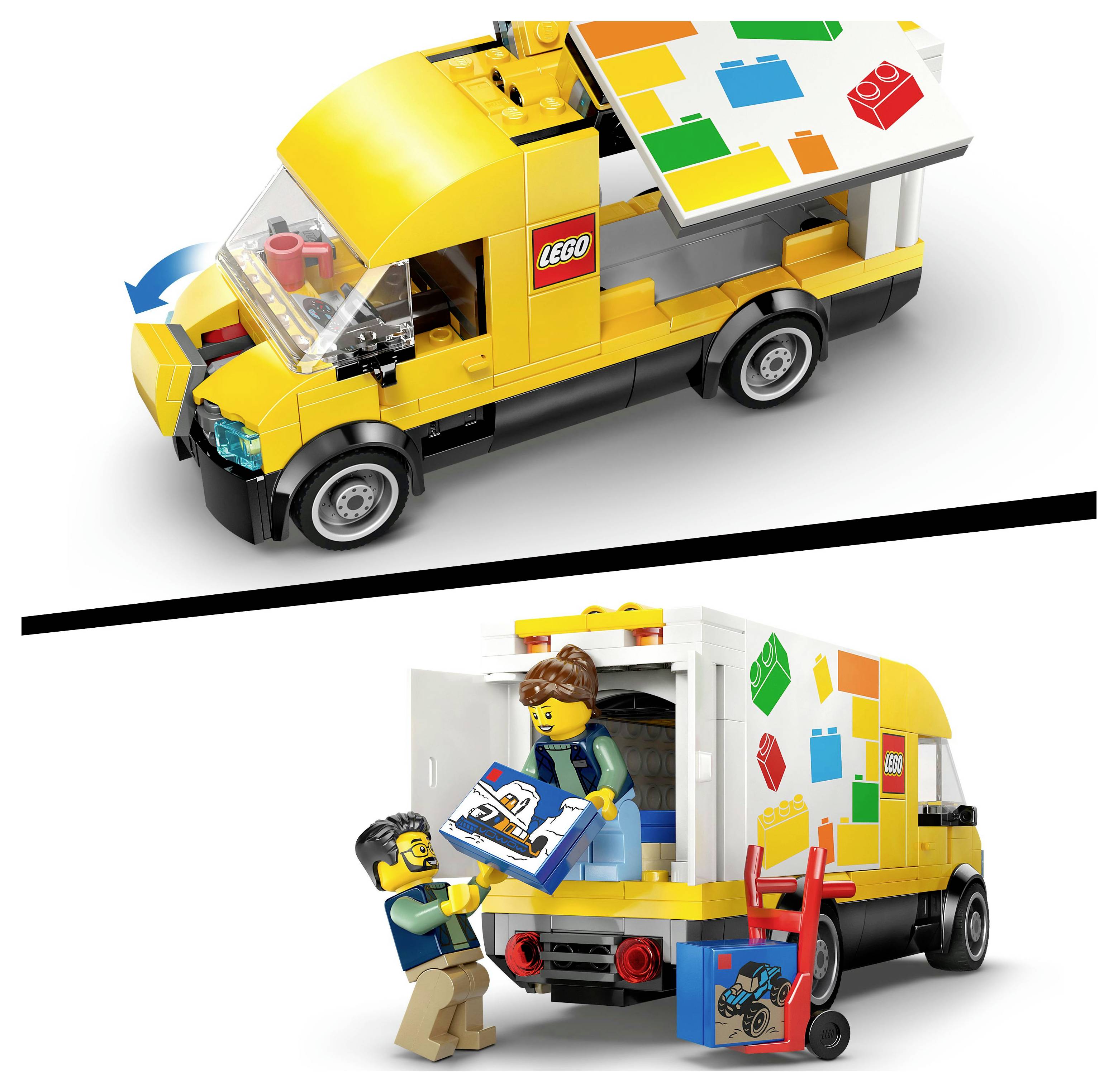 Ein bunter Spielzeug-Lieferwagen mit LEGO-Branding, abnehmbarem Dach und einem Fahrer und Arbeiter, die Pakete ausladen.